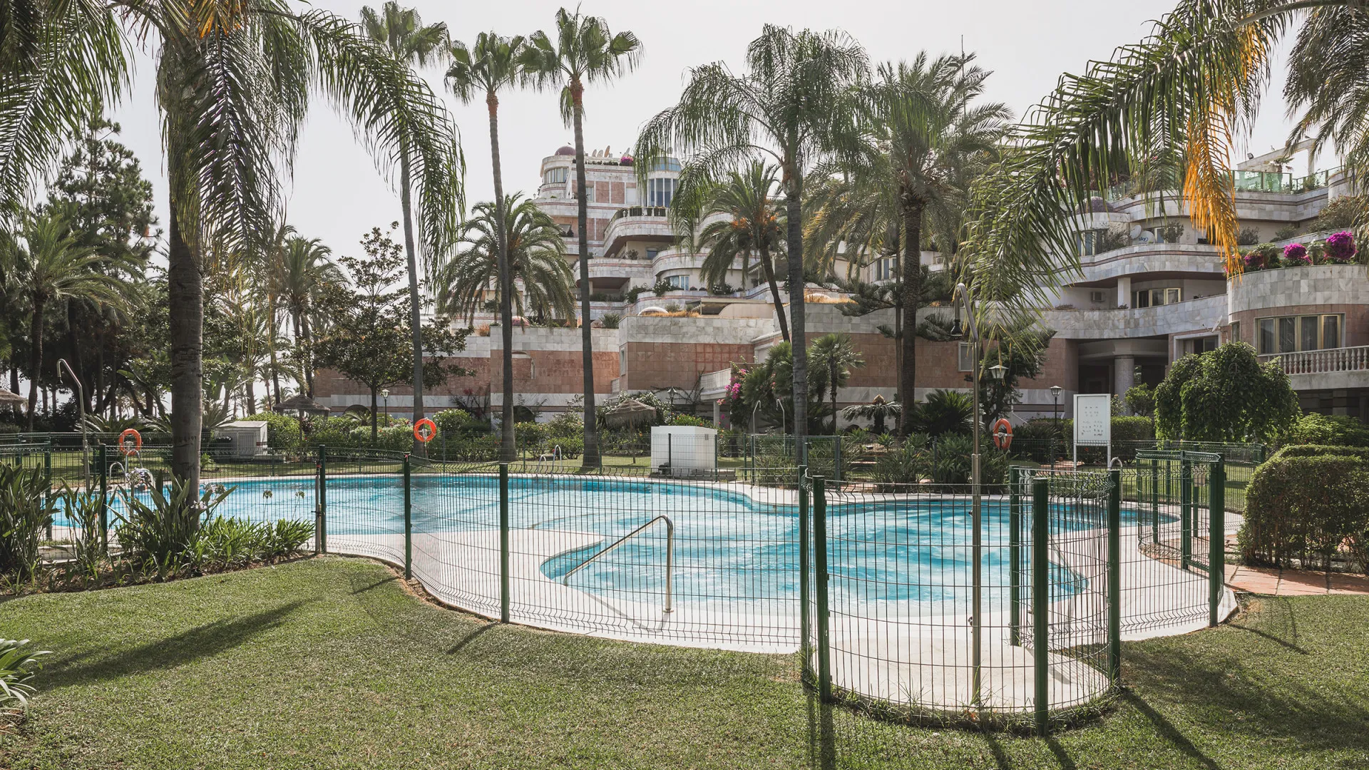 Apartamento con 8 dormitorios en venta en Gray D'Albion
