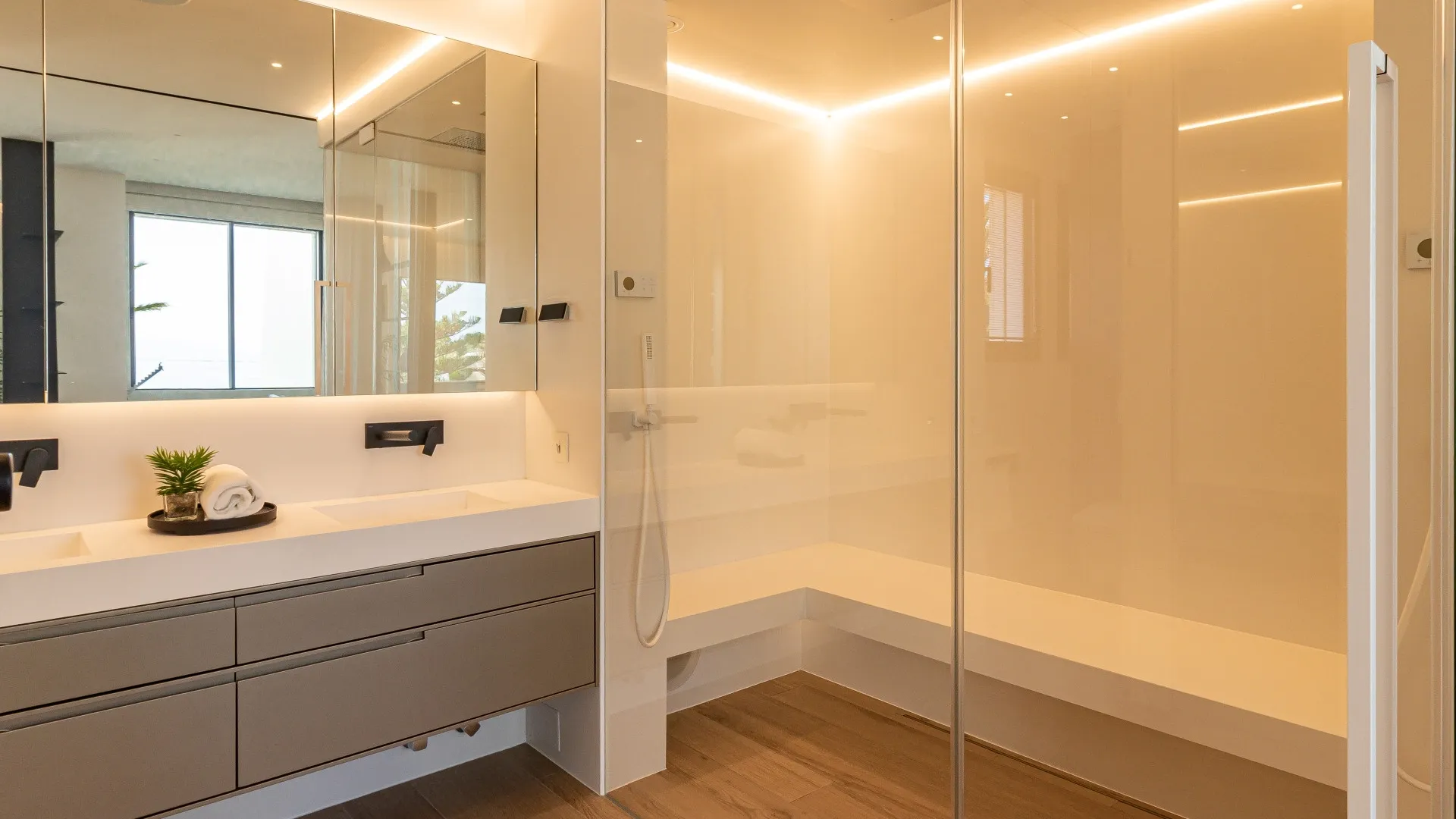 Town house for sale in Golden Mile