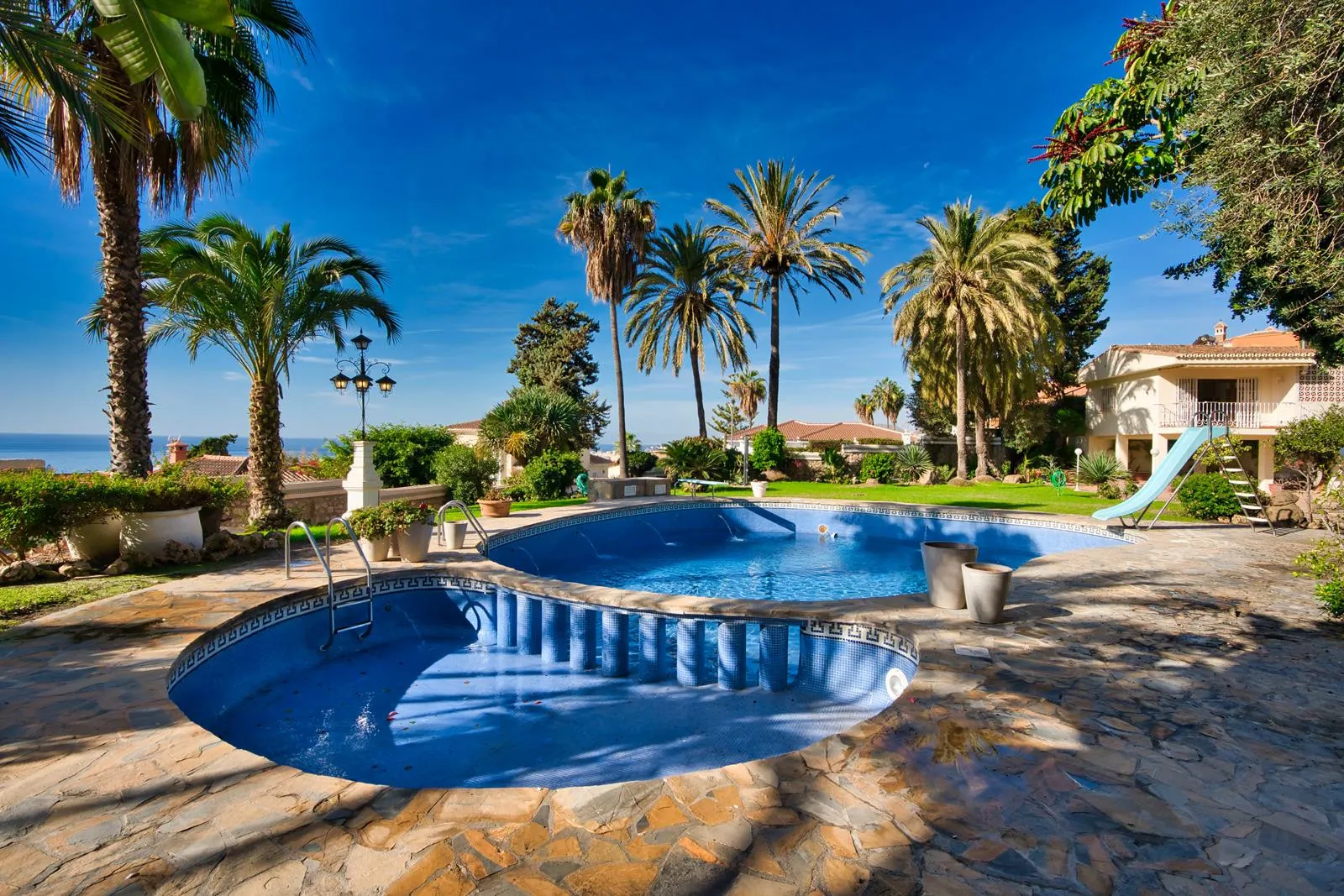 For sale villa with 9 bedrooms in Rincon de la Victoria
