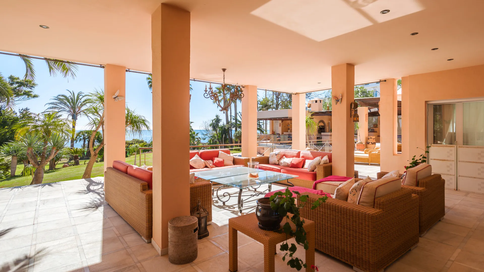 Villa en venta con 8 dormitorios en Hacienda Beach