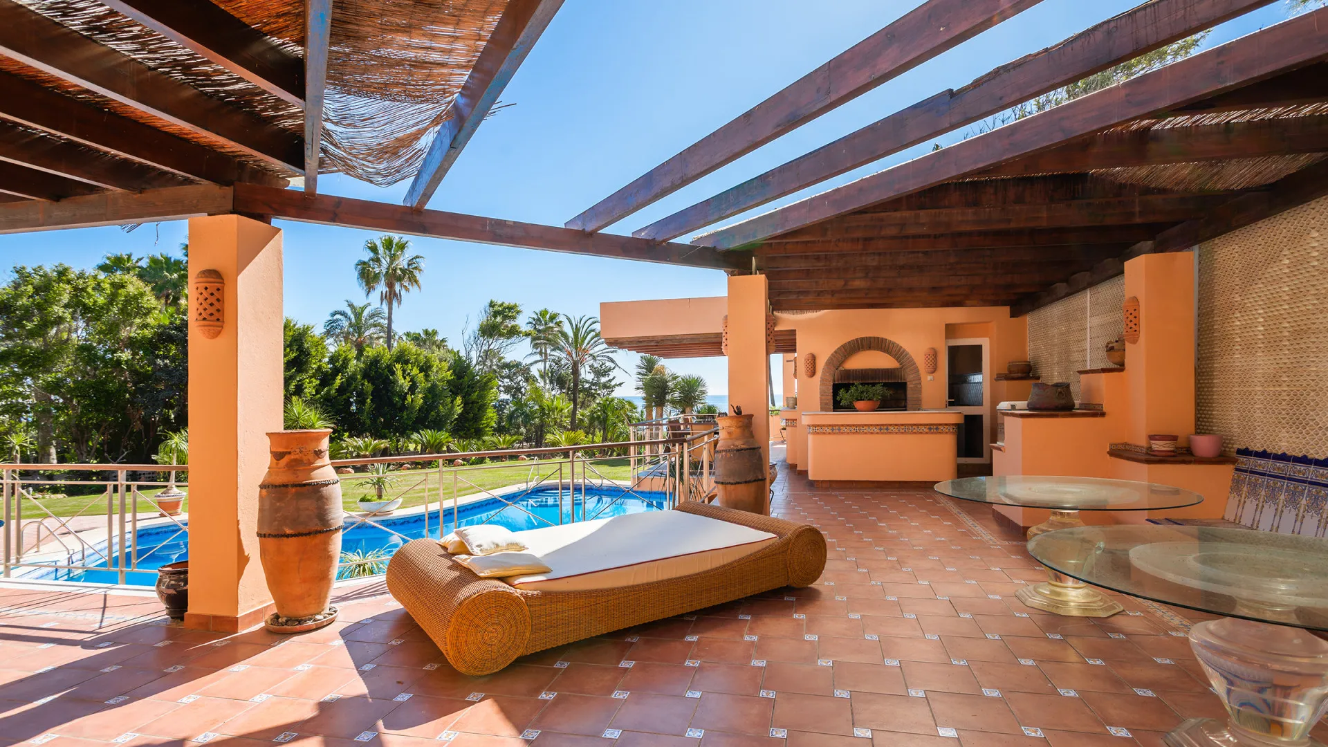 Villa en venta con 8 dormitorios en Hacienda Beach