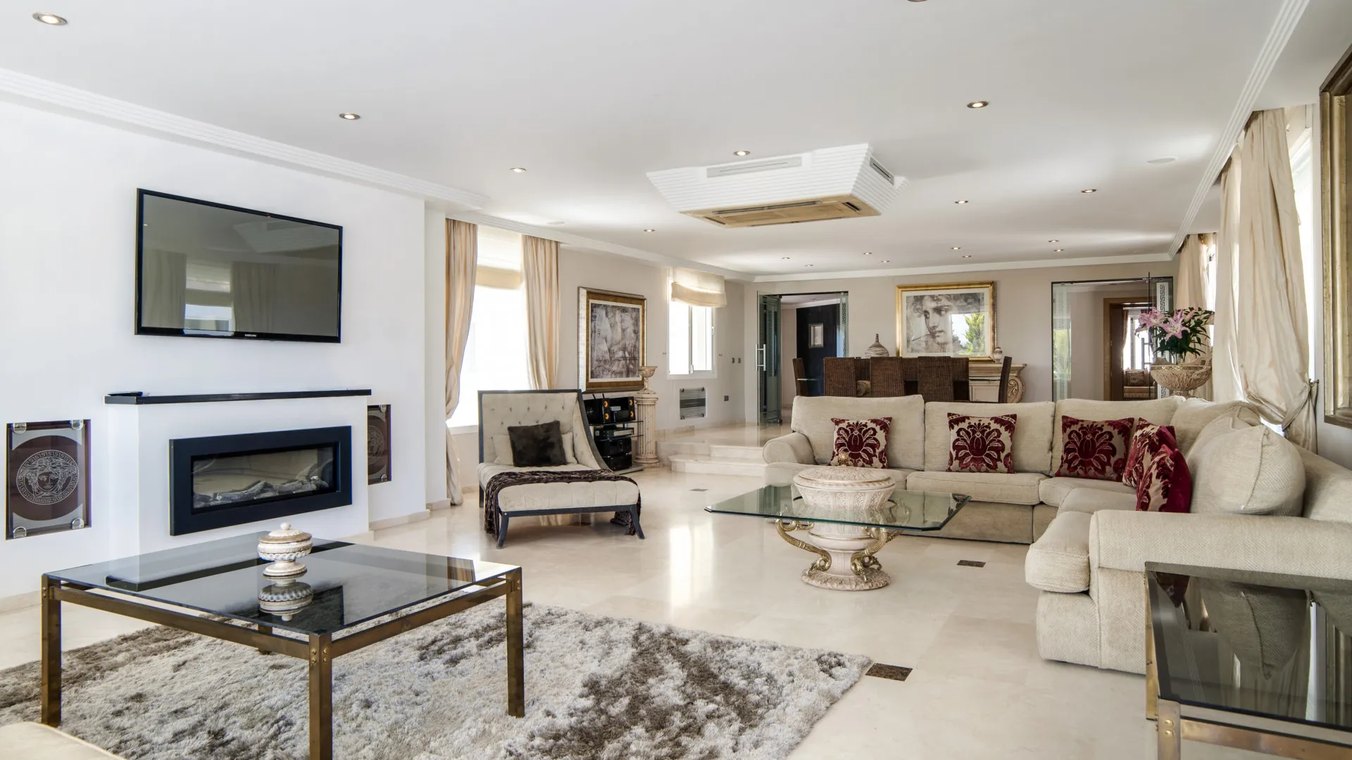 Villa with 8 bedrooms for sale in Elviria