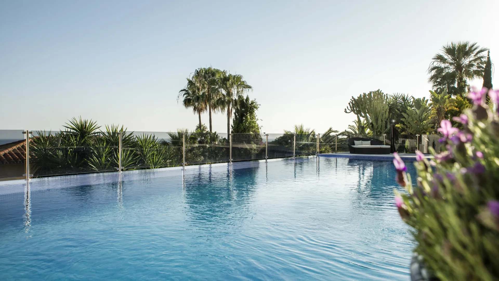 Villa with 8 bedrooms for sale in Elviria