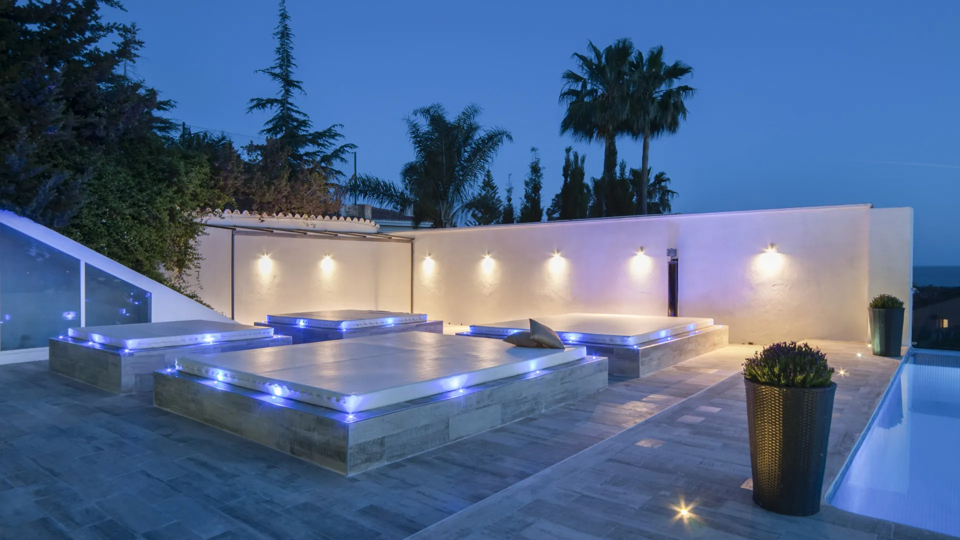 Villa with 8 bedrooms for sale in Elviria