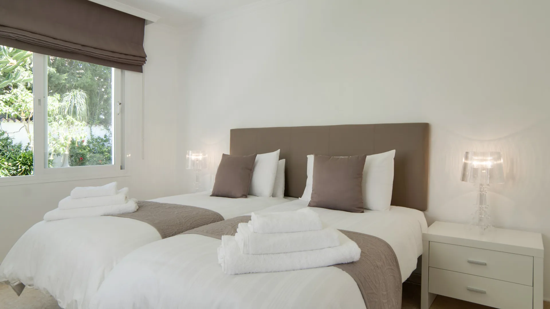 Villa with 8 bedrooms for sale in Elviria