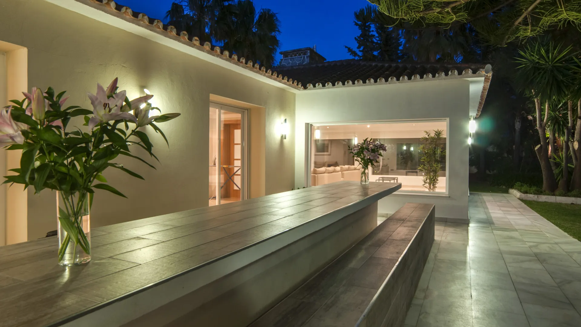Villa with 8 bedrooms for sale in Elviria