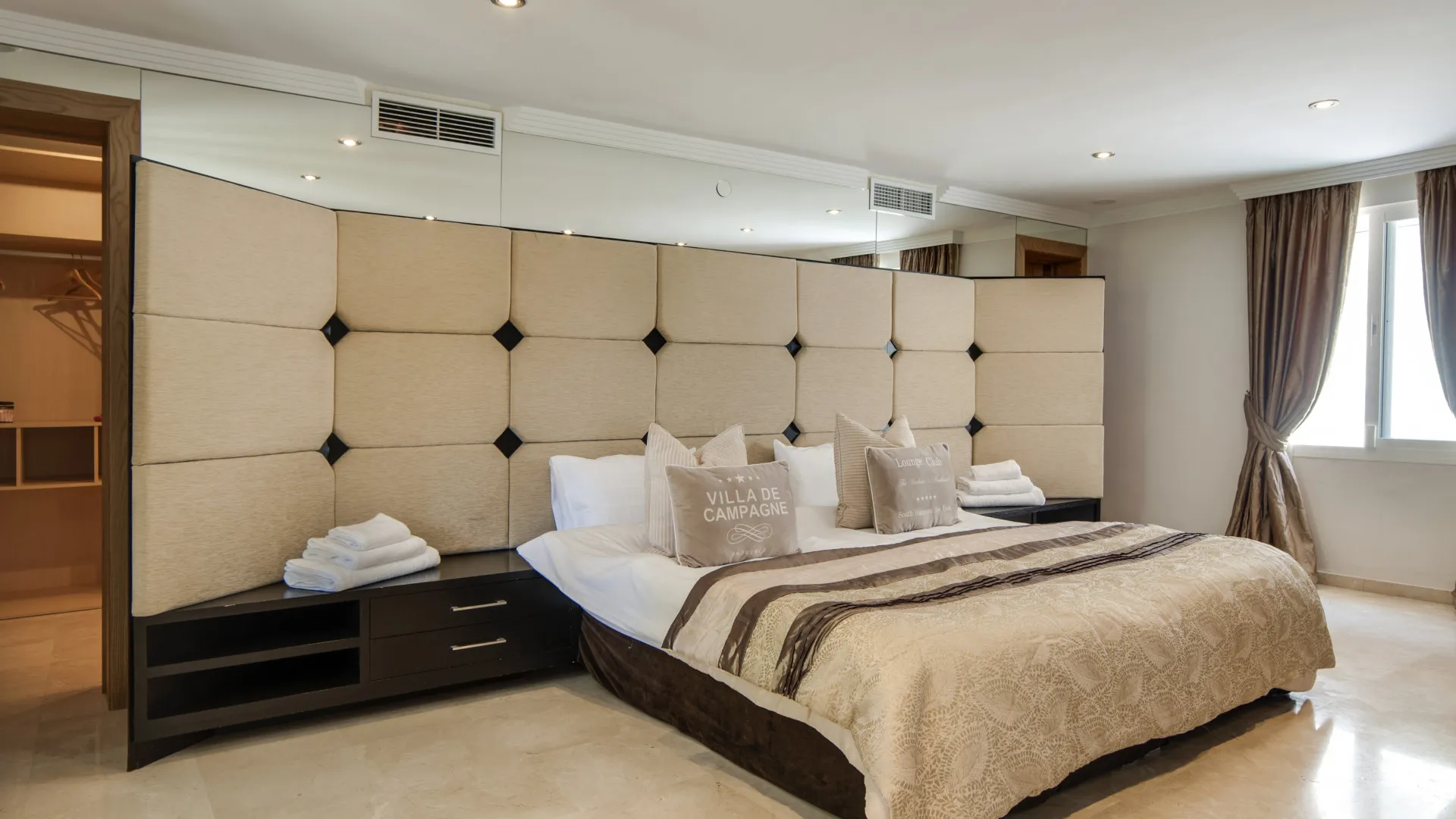Villa with 8 bedrooms for sale in Elviria