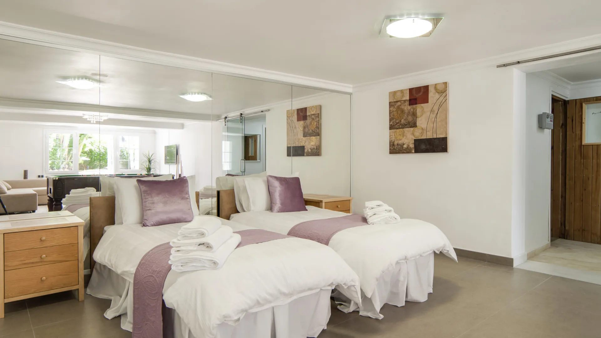 Villa with 8 bedrooms for sale in Elviria