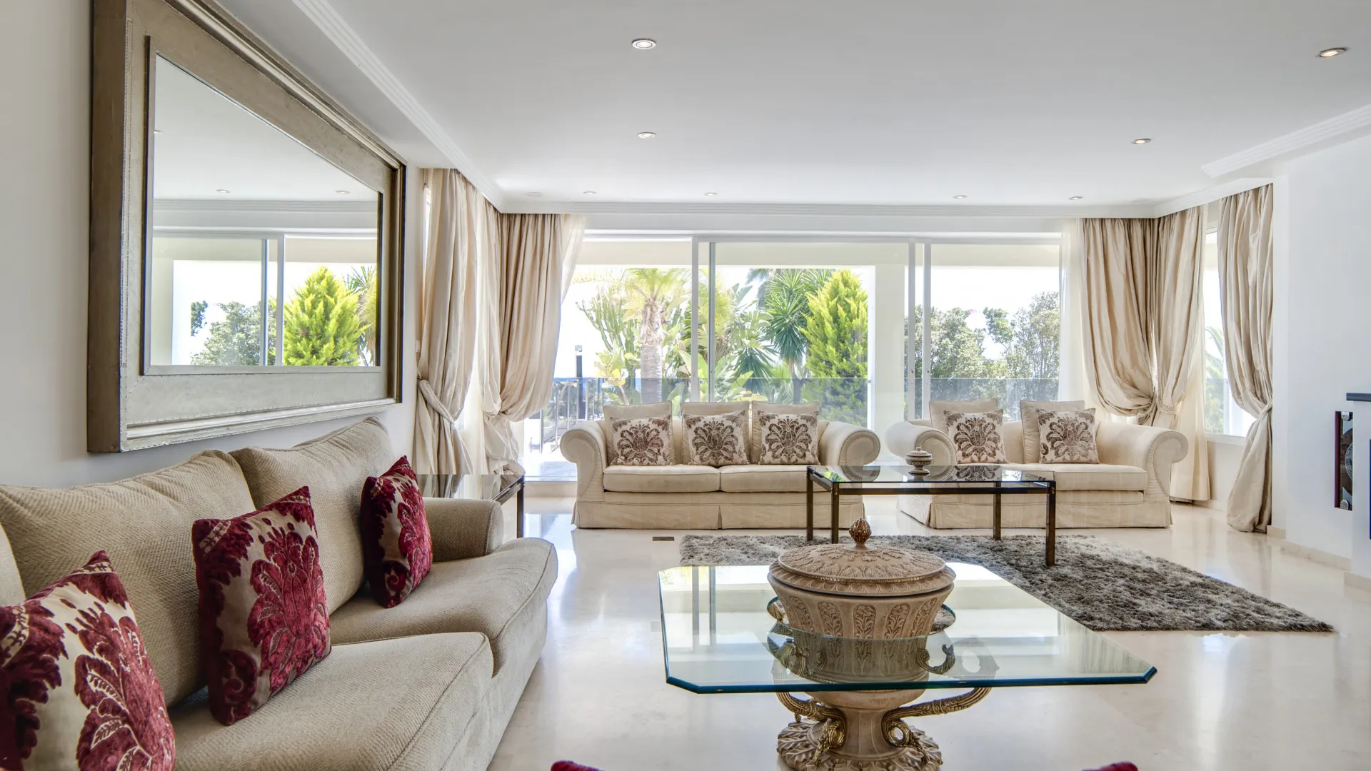 Villa with 8 bedrooms for sale in Elviria