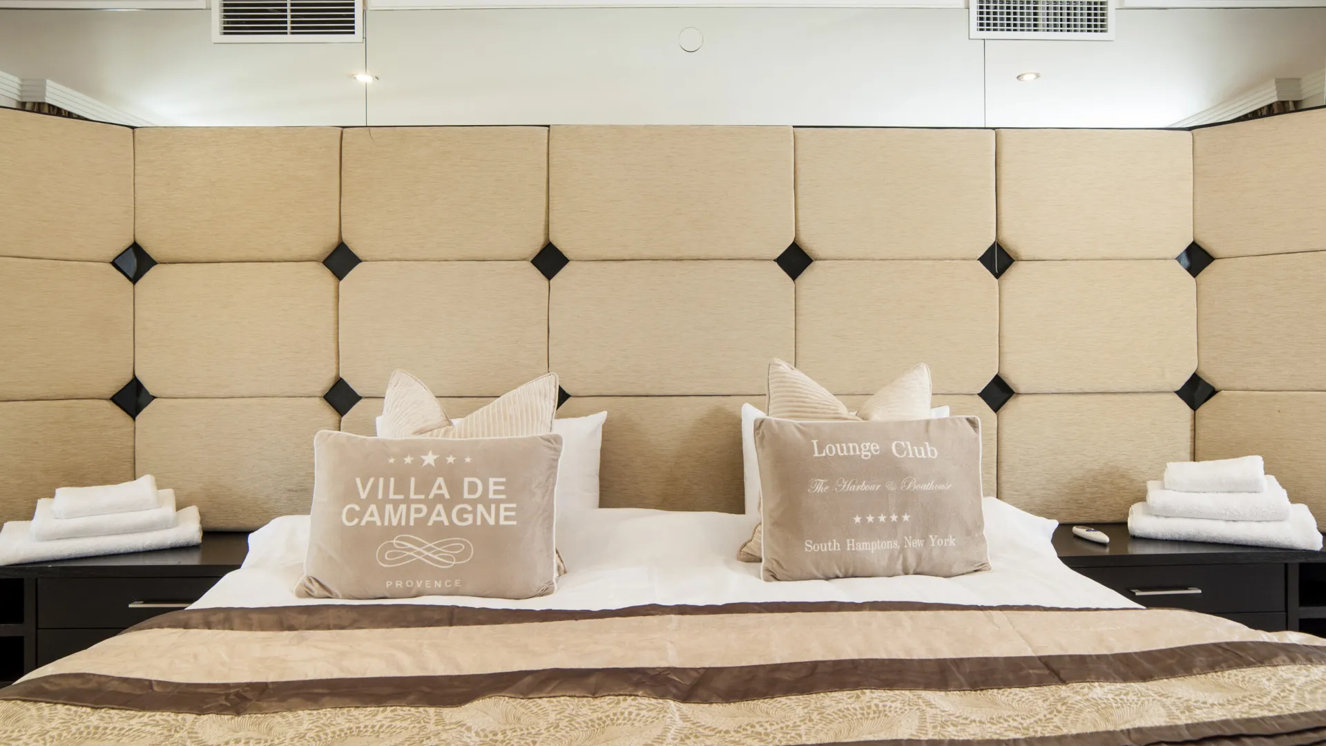 Villa with 8 bedrooms for sale in Elviria