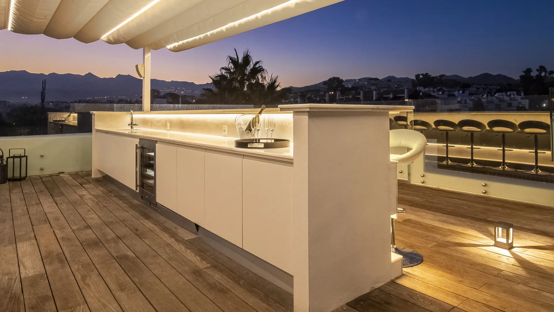 6 bedrooms villa for sale in Costabella