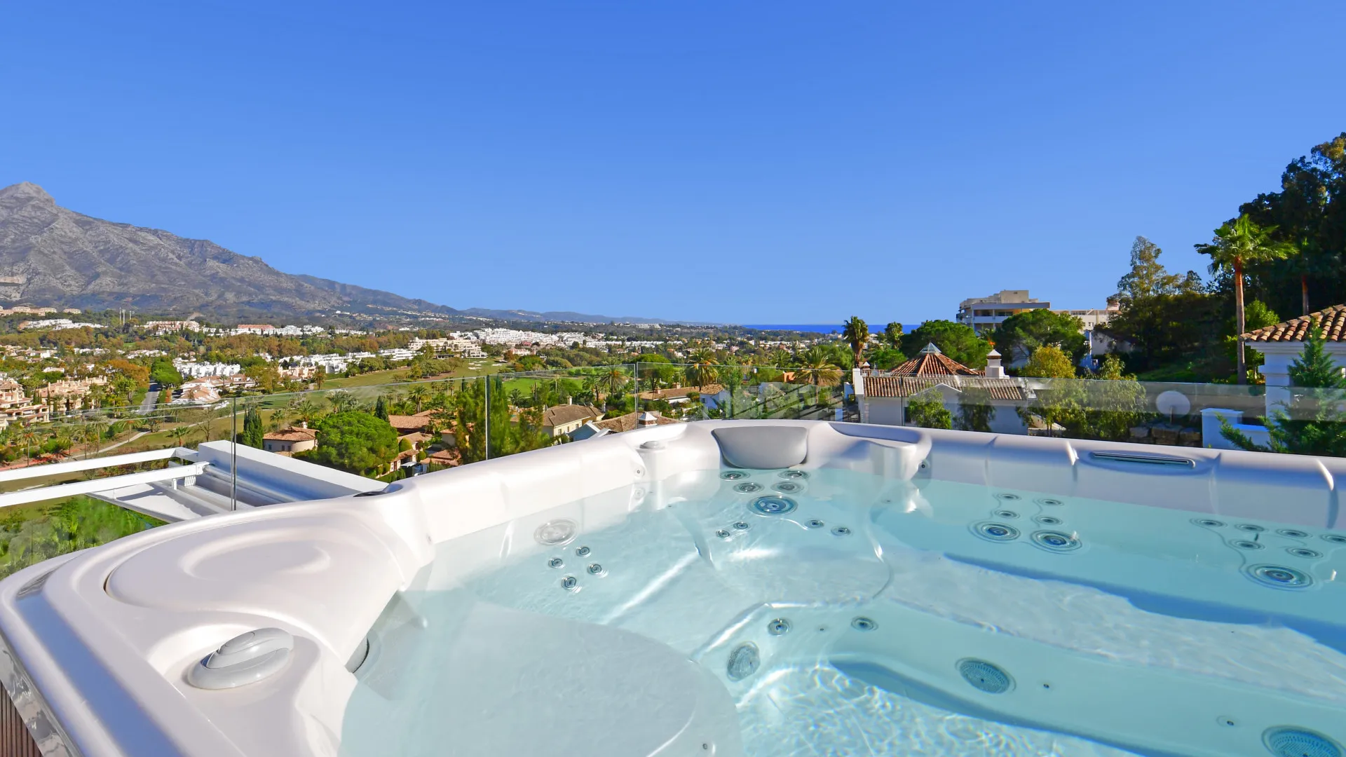 Villa en venta en Los Naranjos de Marbella
