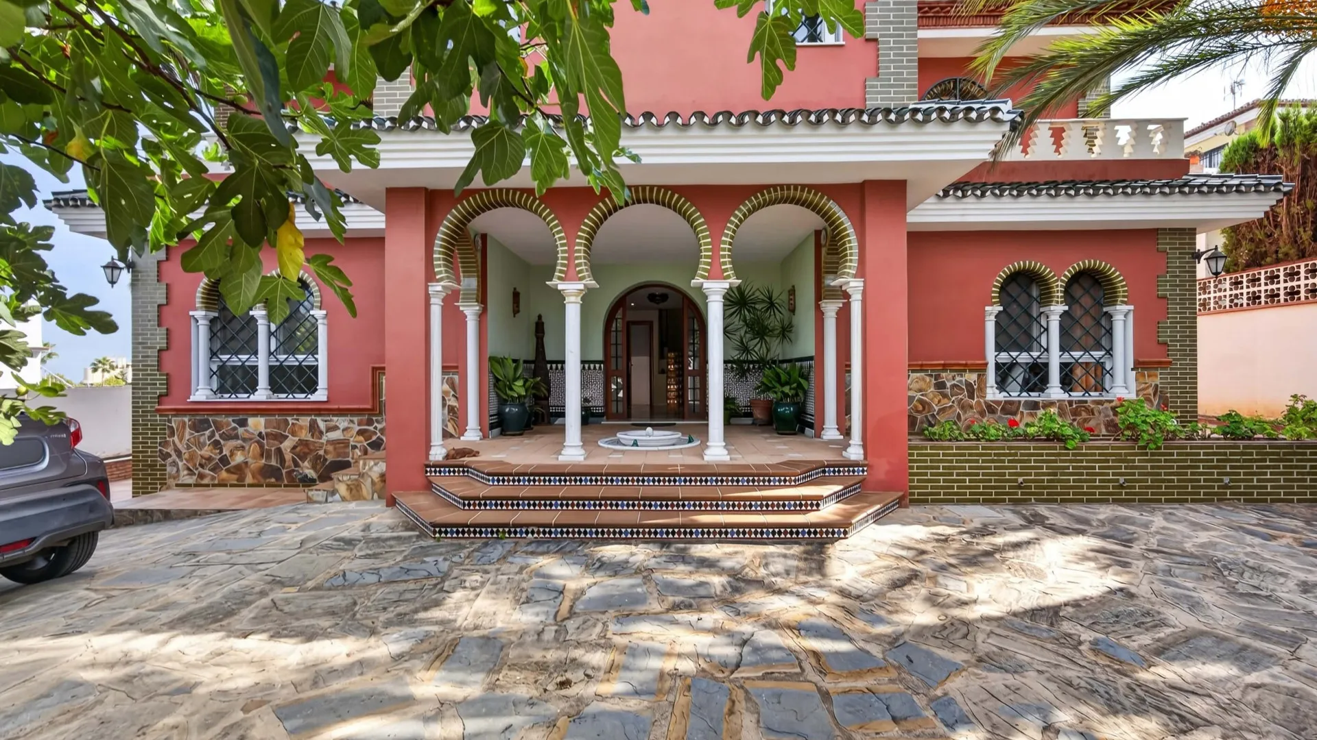 Churriana villa for sale