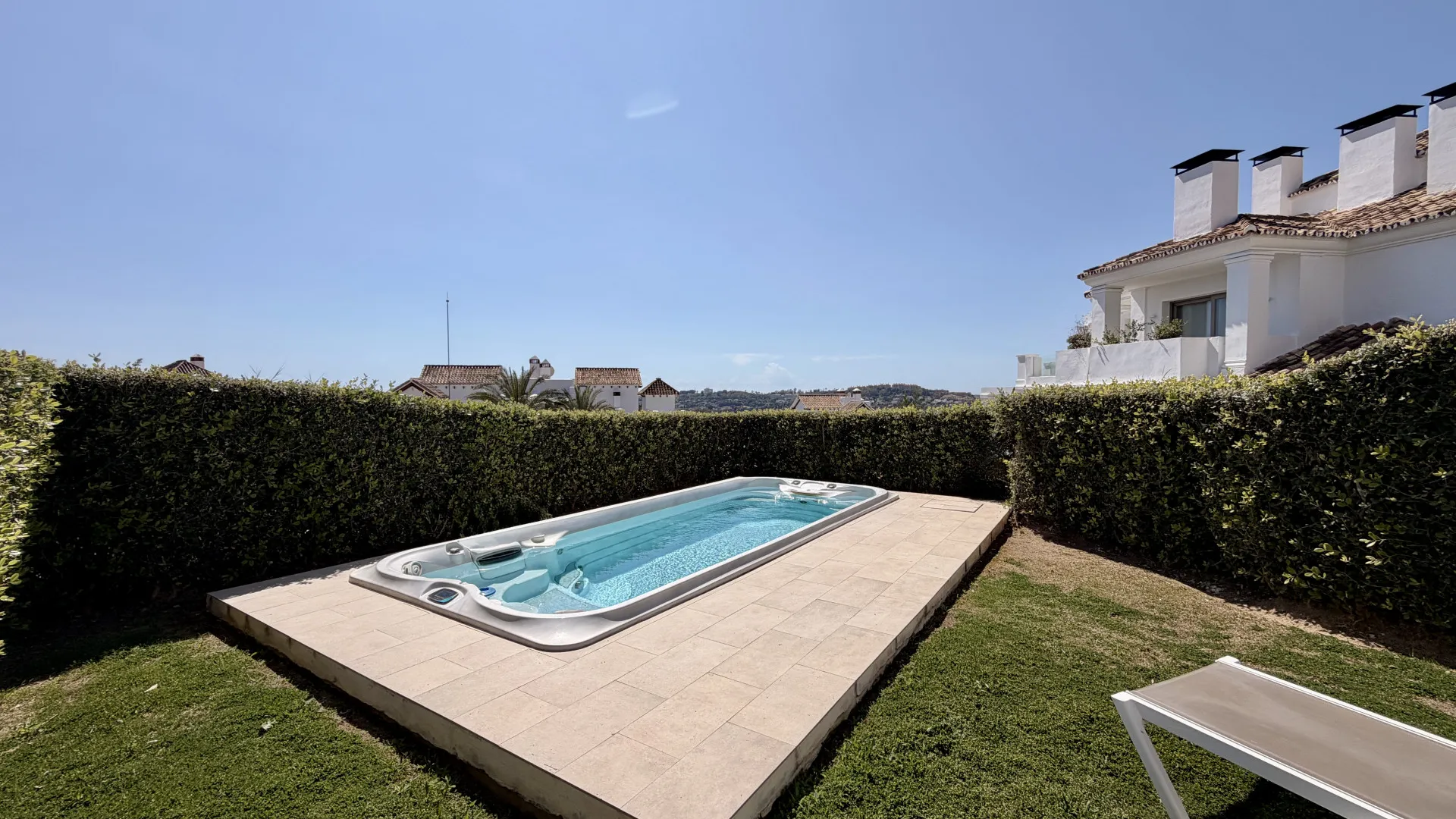 For sale 3 bedrooms ground floor apartment in 9 Lions Residences