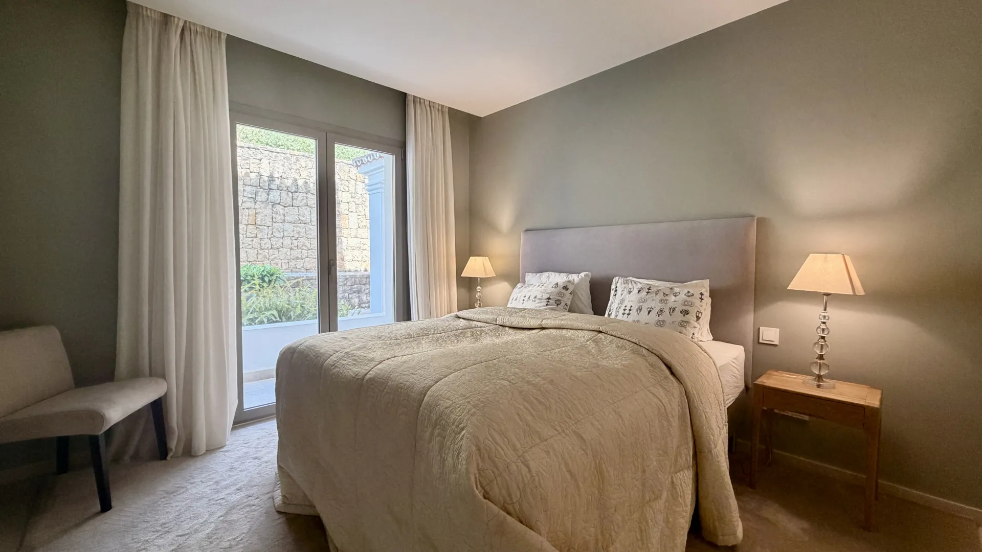 For sale 3 bedrooms ground floor apartment in 9 Lions Residences