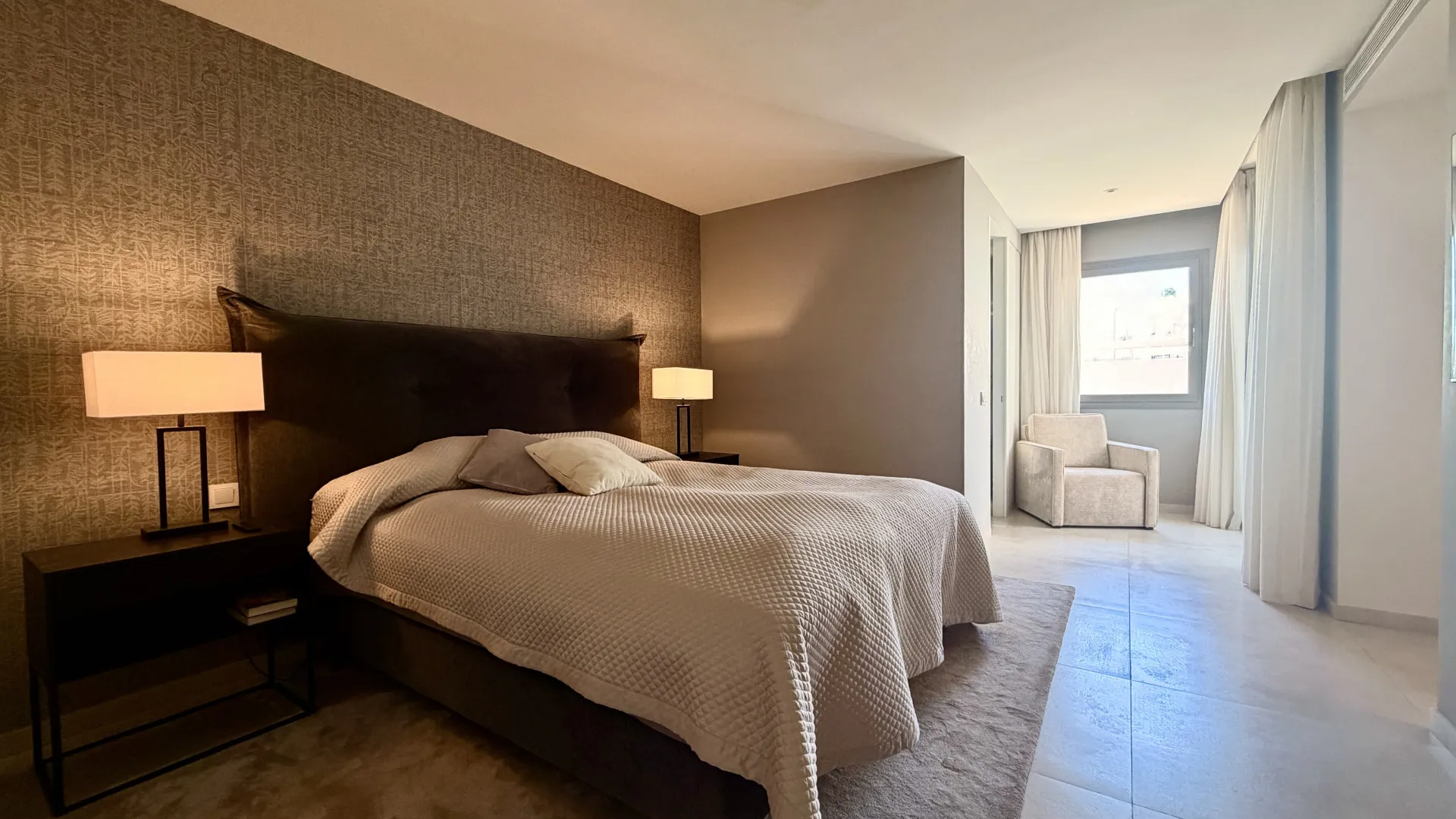For sale 3 bedrooms ground floor apartment in 9 Lions Residences