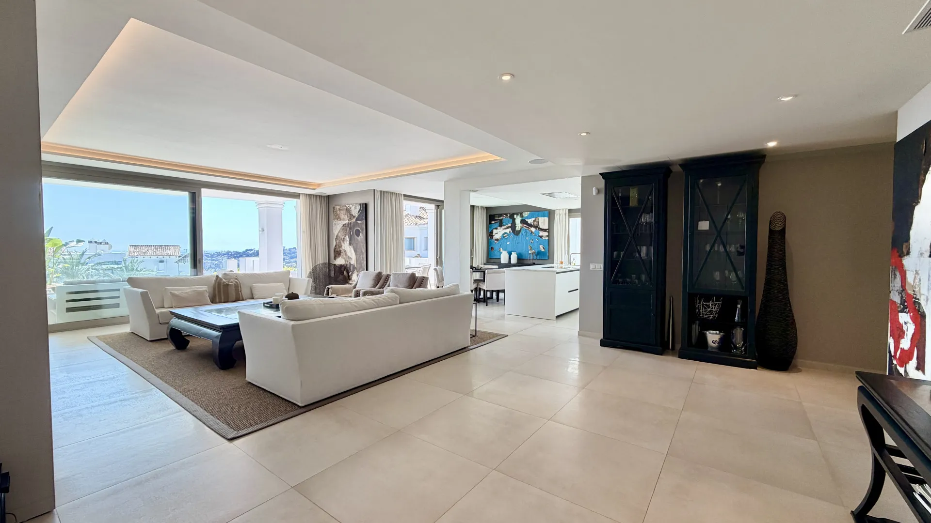 For sale 3 bedrooms ground floor apartment in 9 Lions Residences