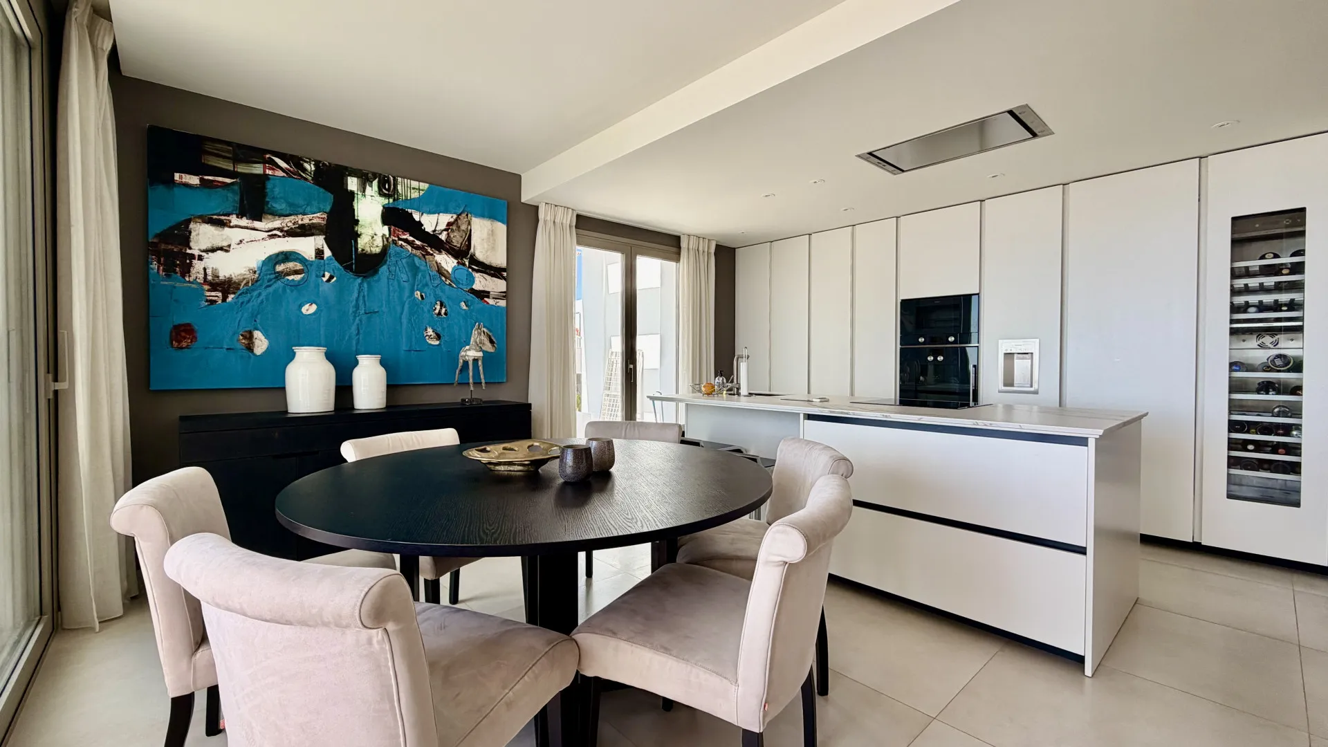 For sale 3 bedrooms ground floor apartment in 9 Lions Residences