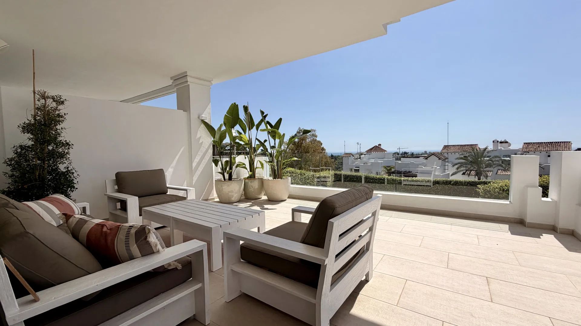 For sale 3 bedrooms ground floor apartment in 9 Lions Residences