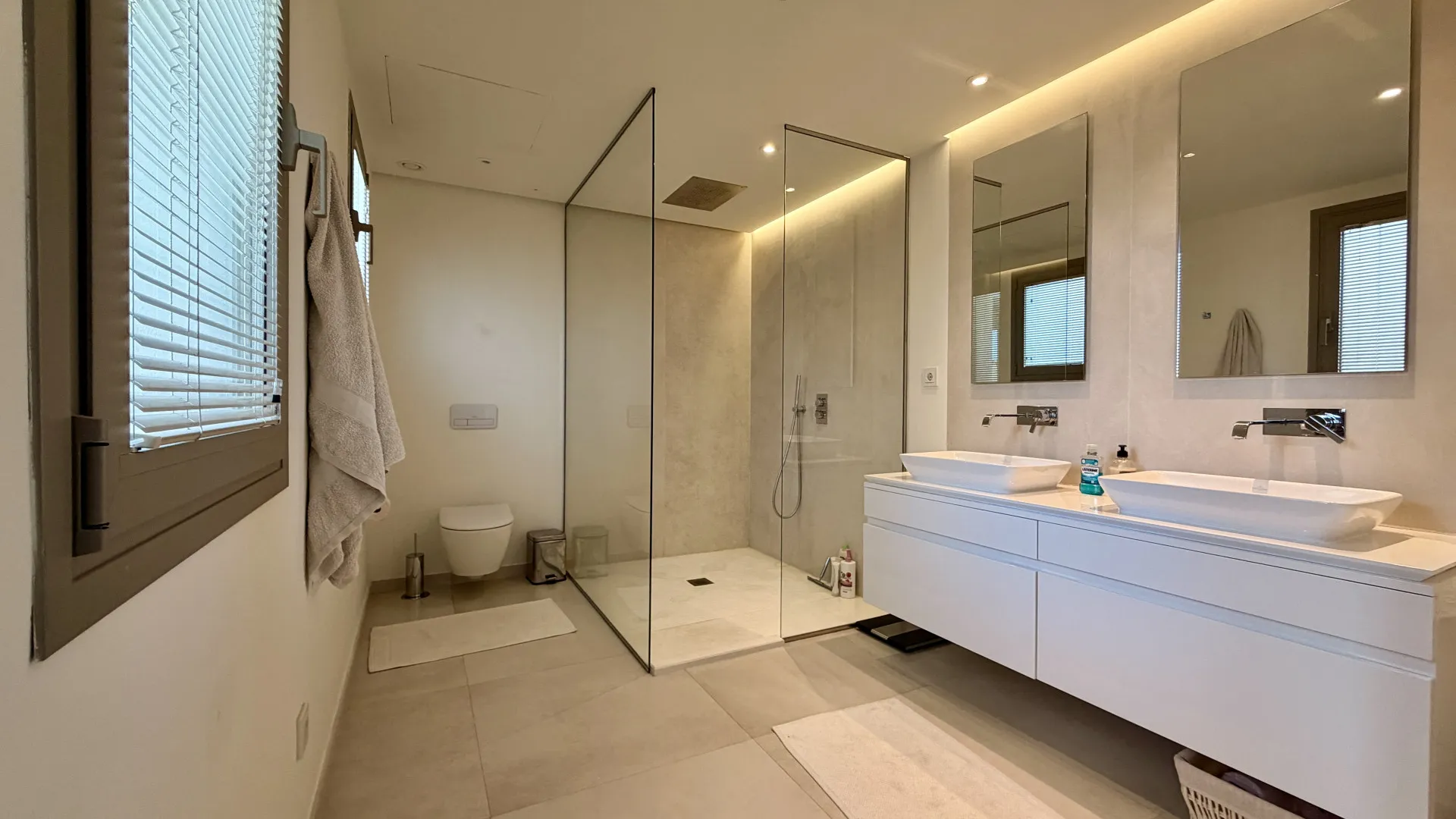 For sale 3 bedrooms ground floor apartment in 9 Lions Residences