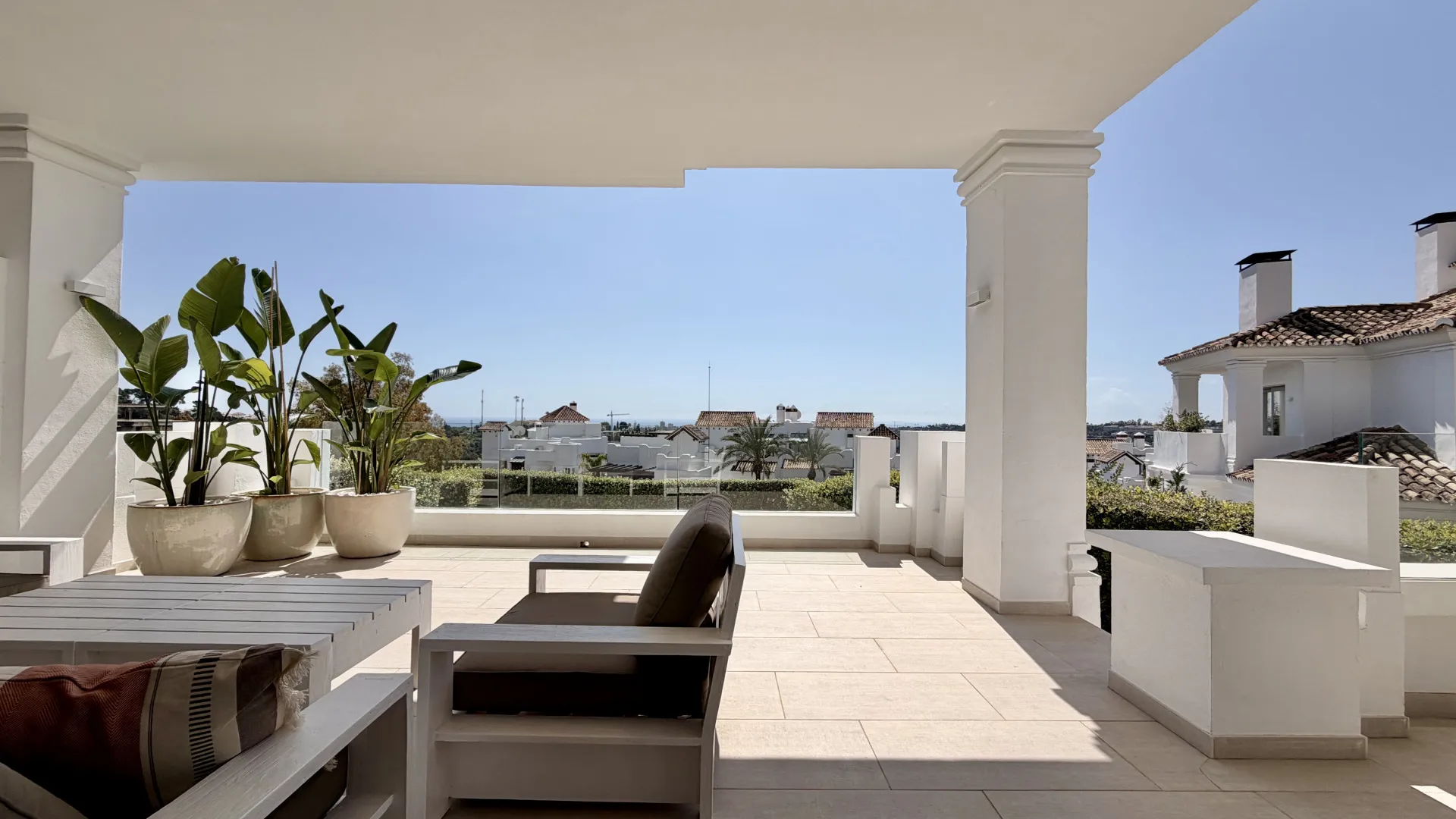 For sale 3 bedrooms ground floor apartment in 9 Lions Residences