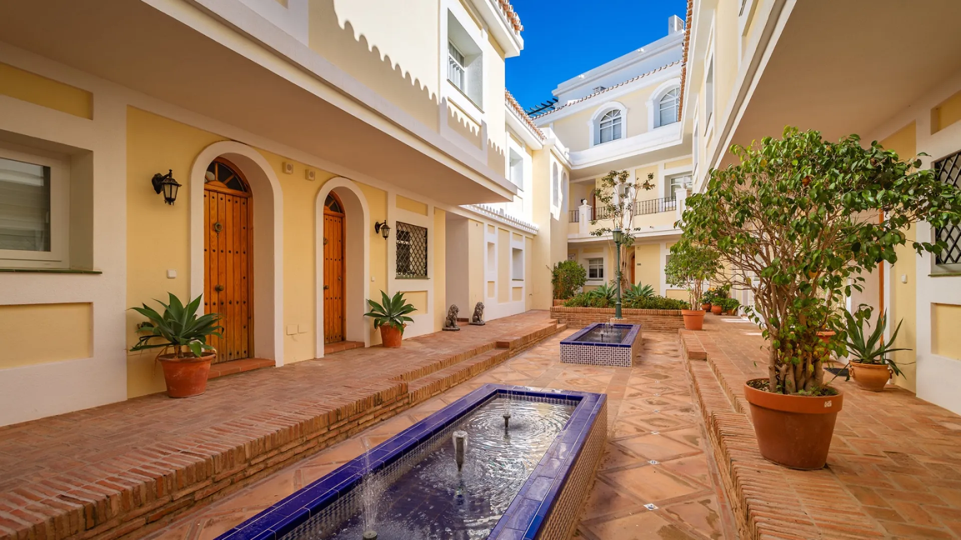 Se vende triplex en Aloha Gardens de 3 dormitorios