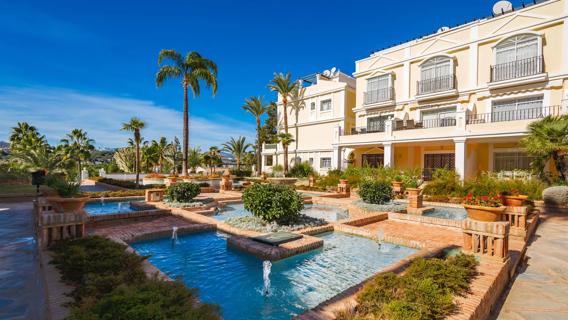 Se vende triplex en Aloha Gardens de 3 dormitorios