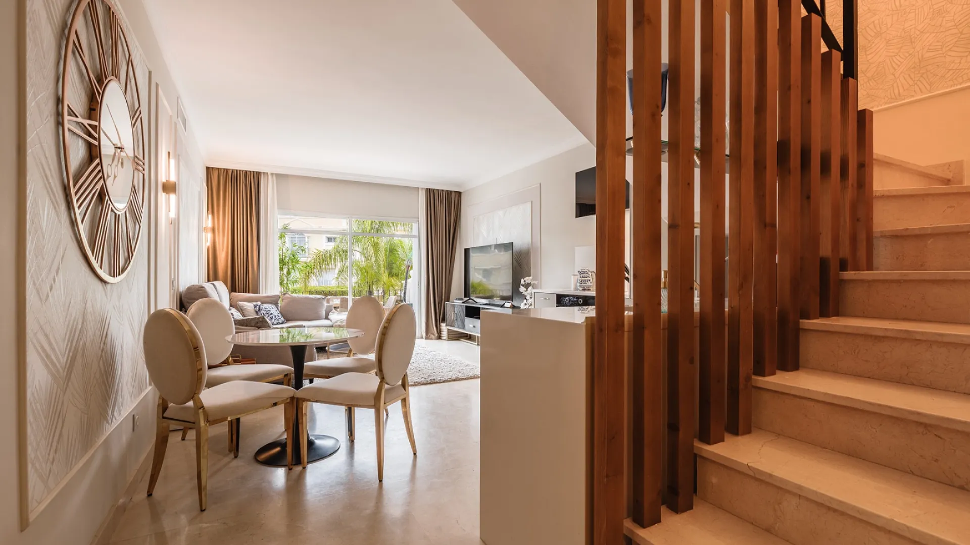 Se vende triplex en Aloha Gardens de 3 dormitorios
