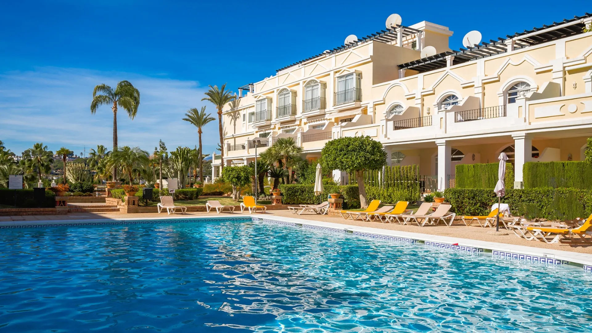 Se vende triplex en Aloha Gardens de 3 dormitorios