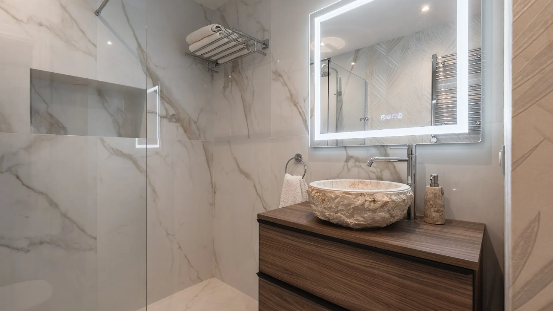 Se vende triplex en Aloha Gardens de 3 dormitorios