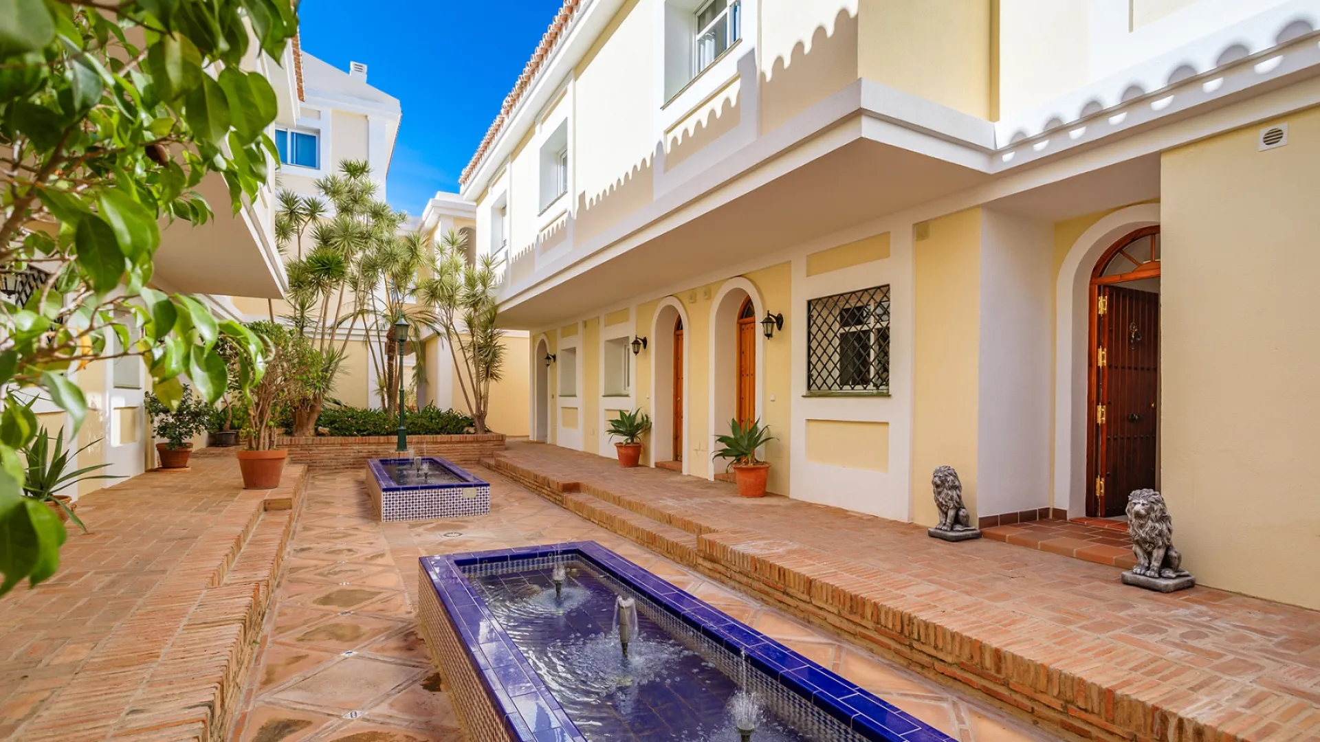 Se vende triplex en Aloha Gardens de 3 dormitorios