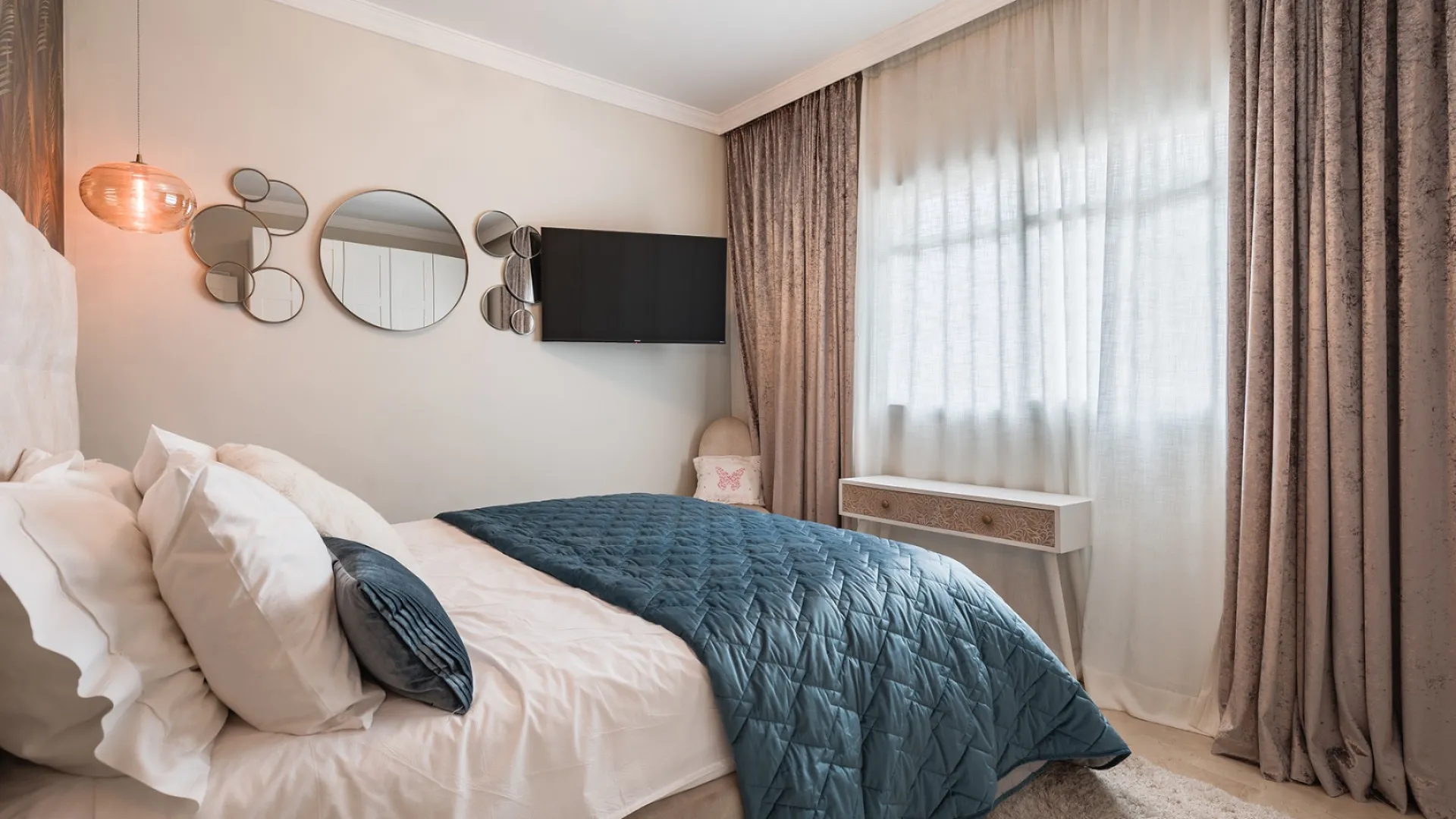 Se vende triplex en Aloha Gardens de 3 dormitorios