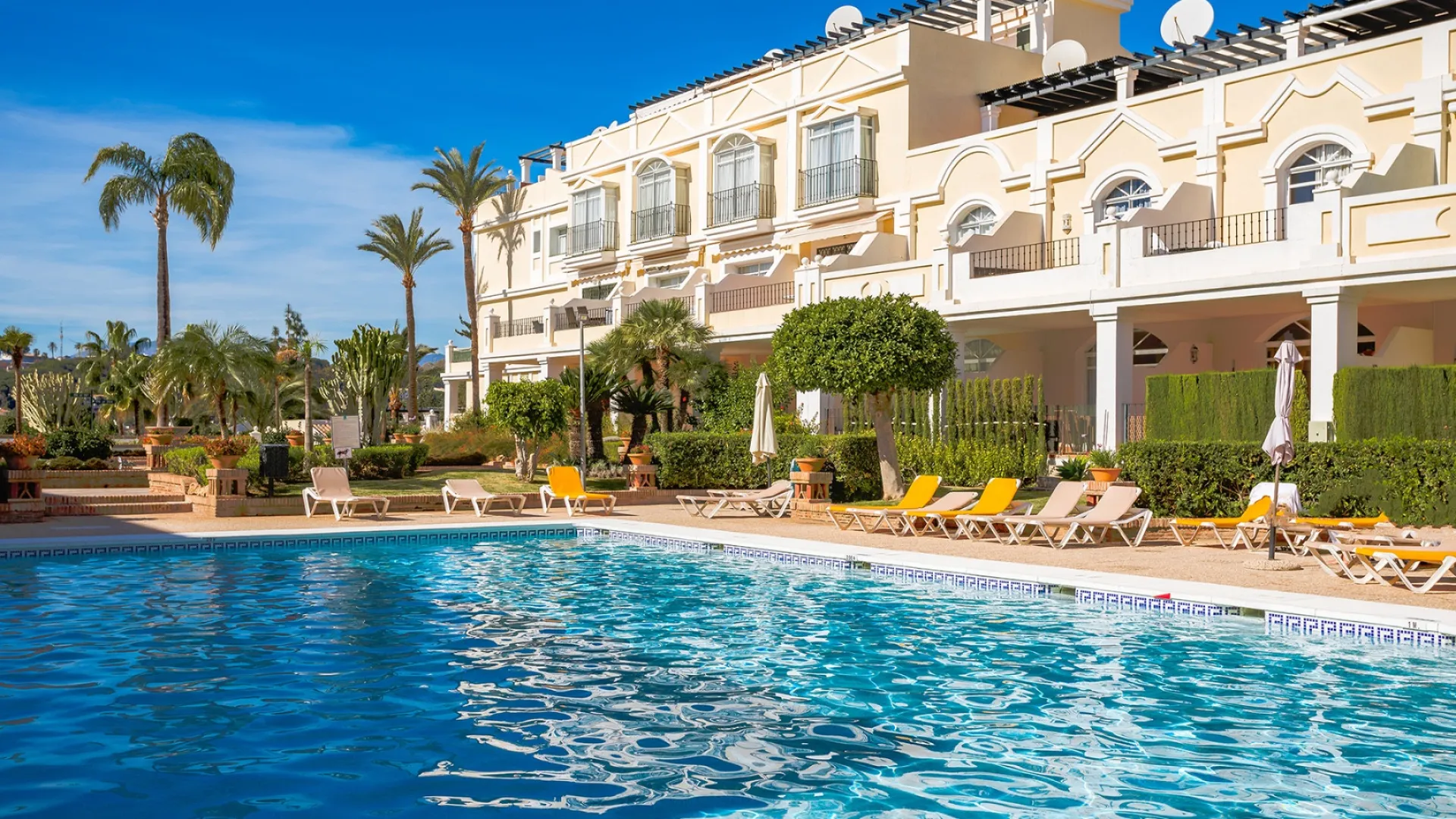 Se vende triplex en Aloha Gardens de 3 dormitorios