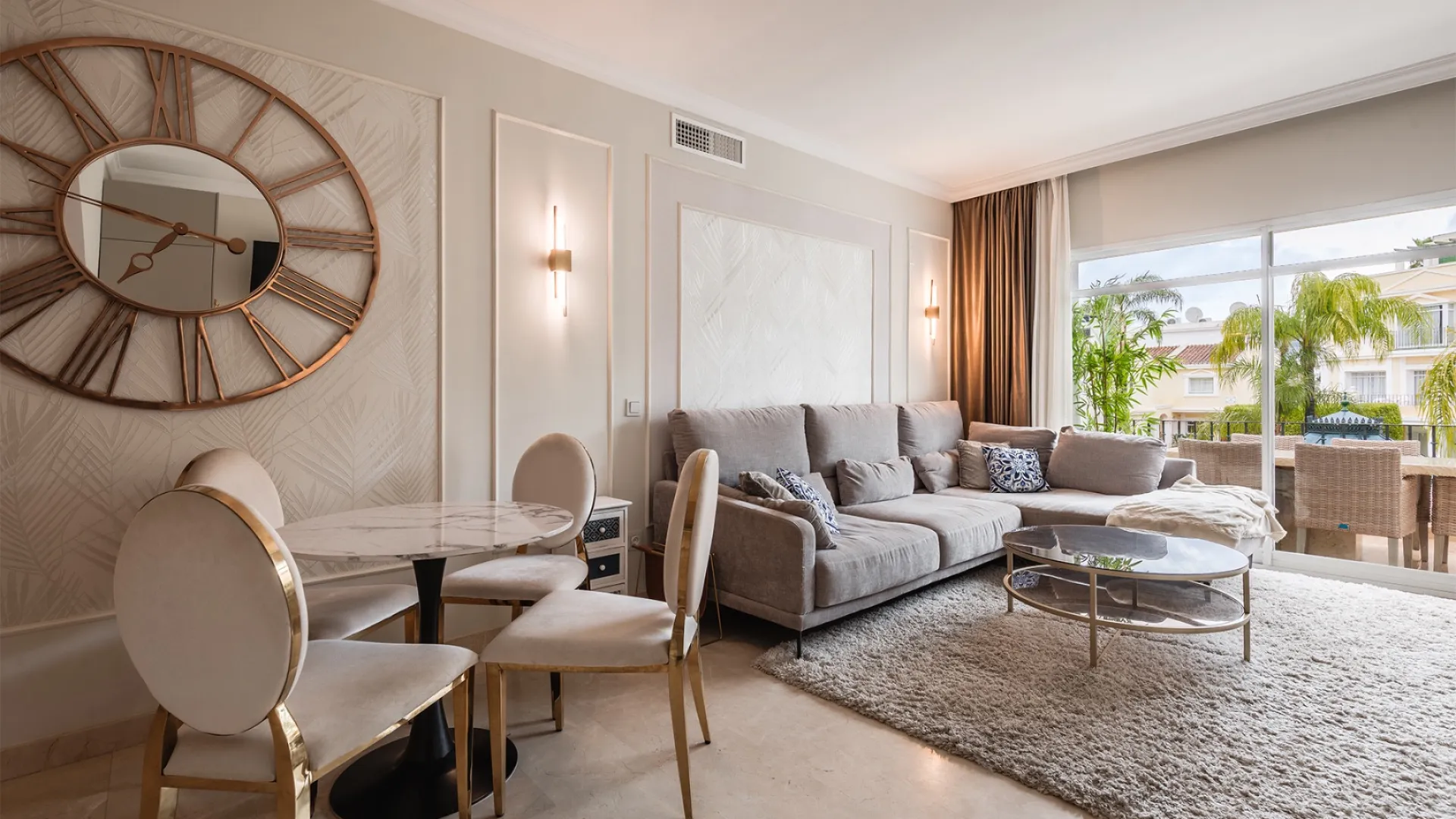 Se vende triplex en Aloha Gardens de 3 dormitorios