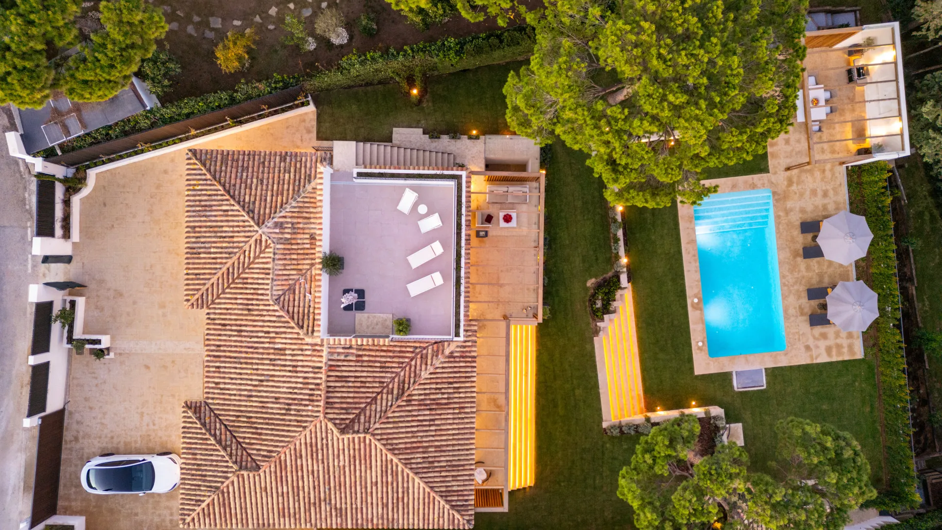 Villa a la venta con 4 dormitorios en Cumbres de Elviria