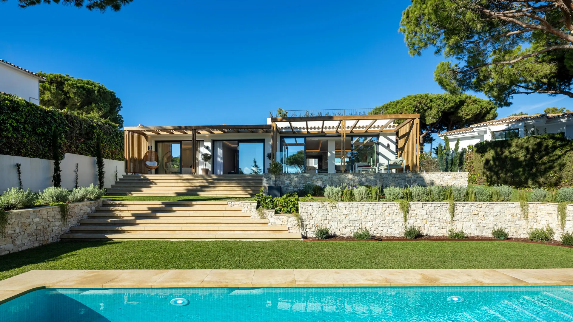 Villa a la venta con 4 dormitorios en Cumbres de Elviria