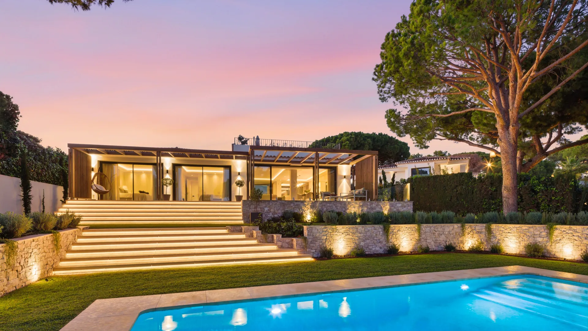 Villa a la venta con 4 dormitorios en Cumbres de Elviria