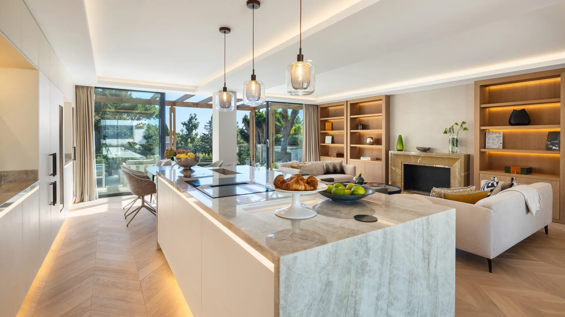 Villa a la venta con 4 dormitorios en Cumbres de Elviria