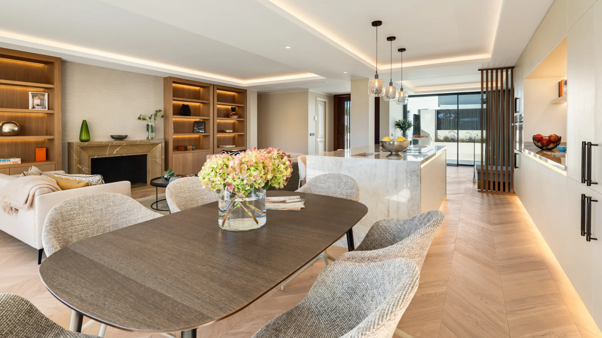 Villa a la venta con 4 dormitorios en Cumbres de Elviria