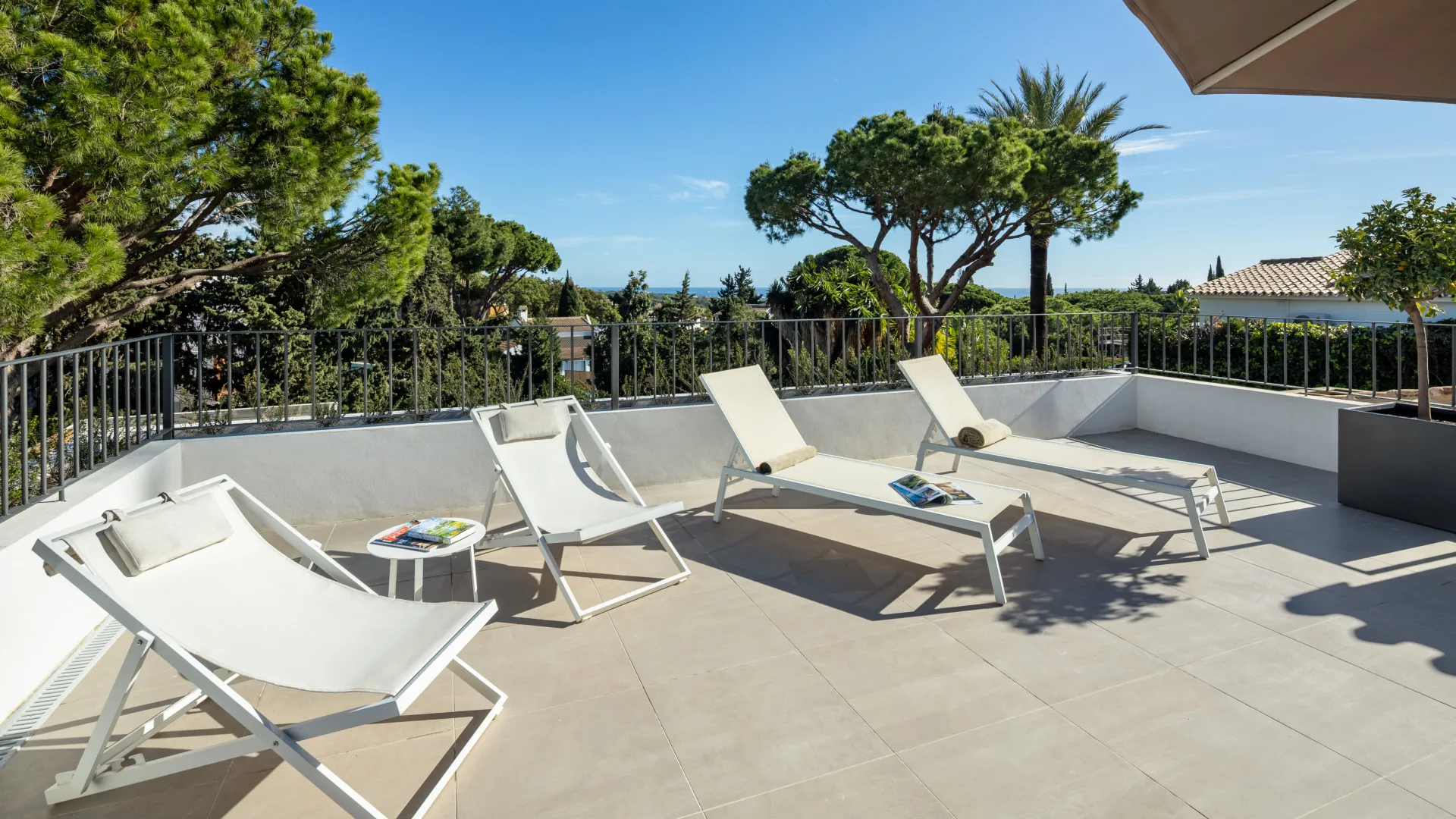 Villa a la venta con 4 dormitorios en Cumbres de Elviria