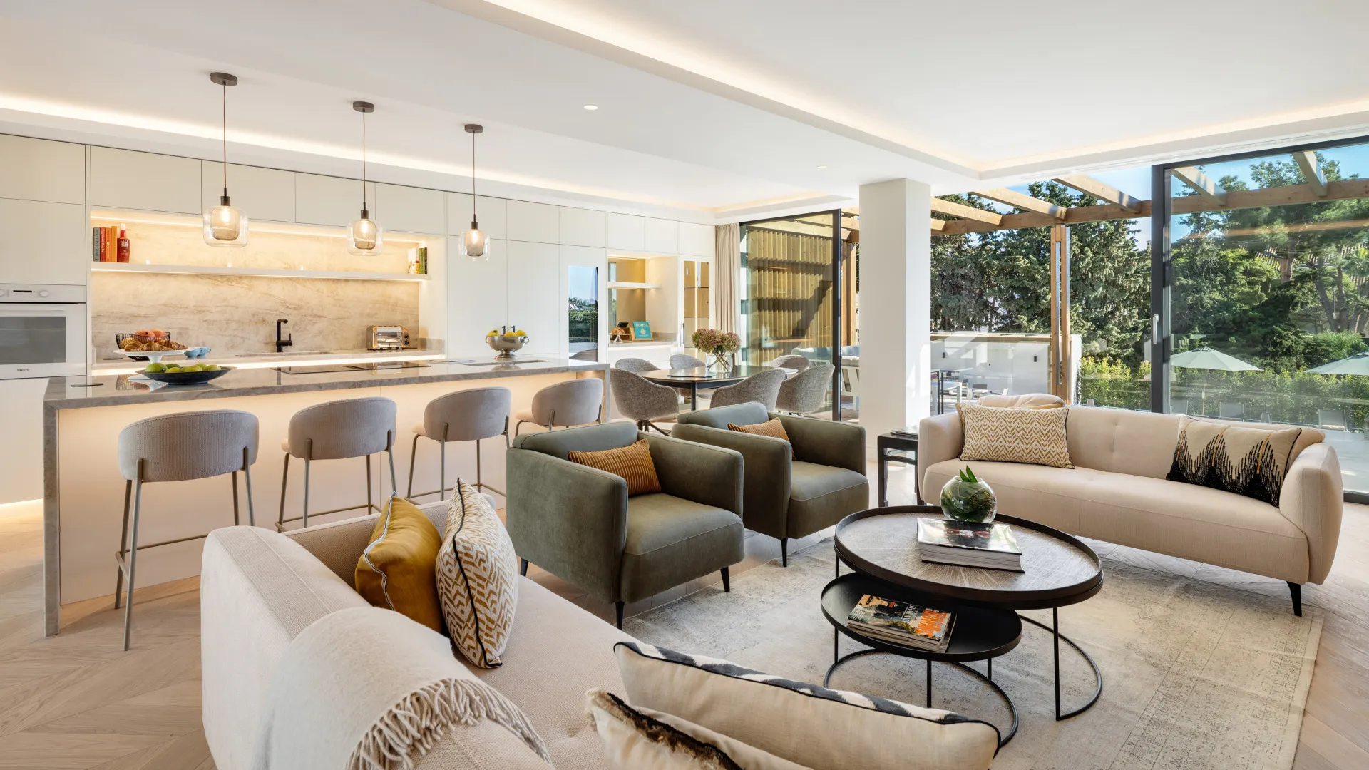 Villa a la venta con 4 dormitorios en Cumbres de Elviria