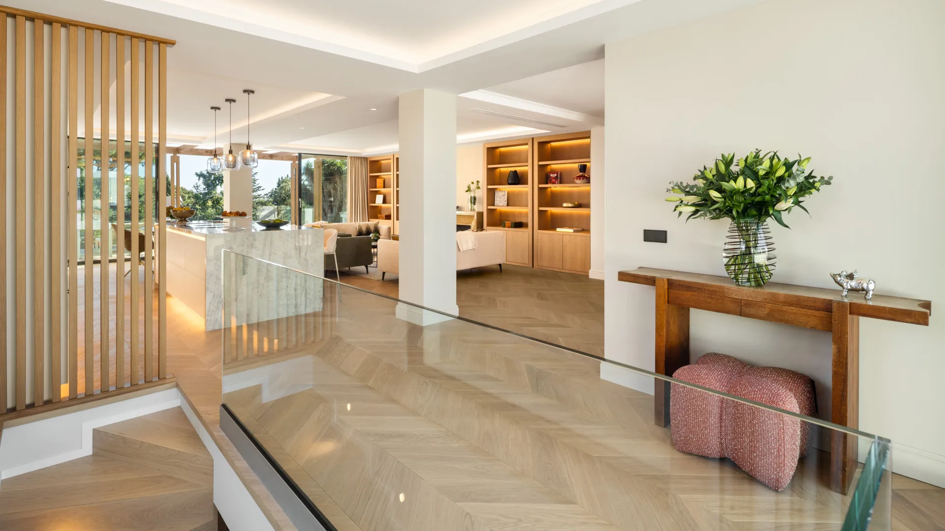 Villa a la venta con 4 dormitorios en Cumbres de Elviria