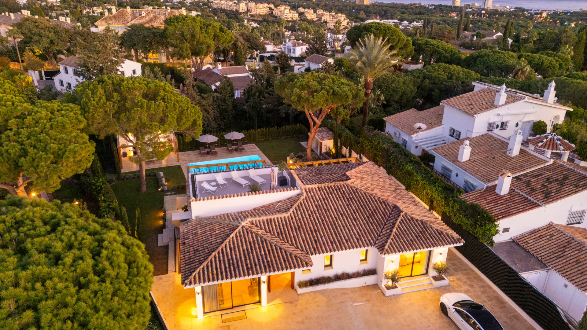 Villa a la venta con 4 dormitorios en Cumbres de Elviria
