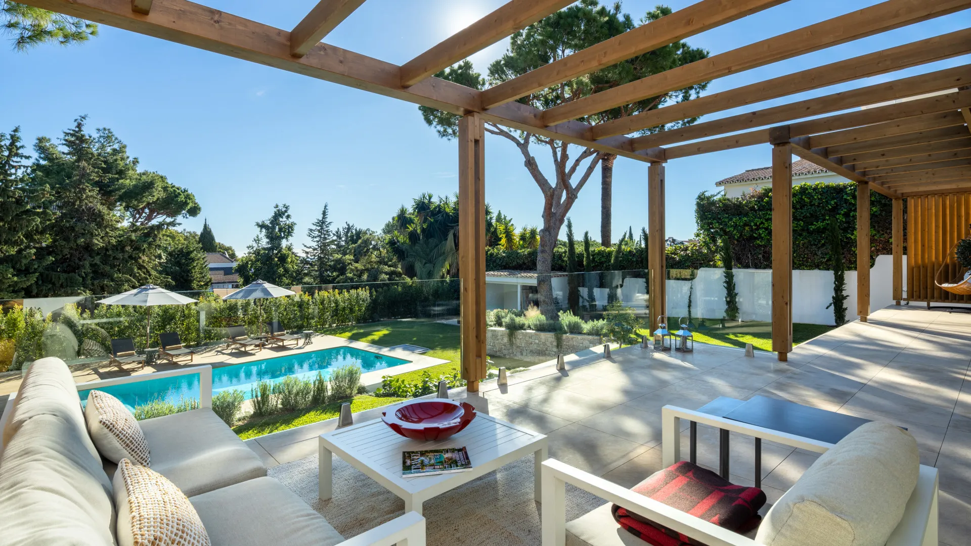 Villa a la venta con 4 dormitorios en Cumbres de Elviria