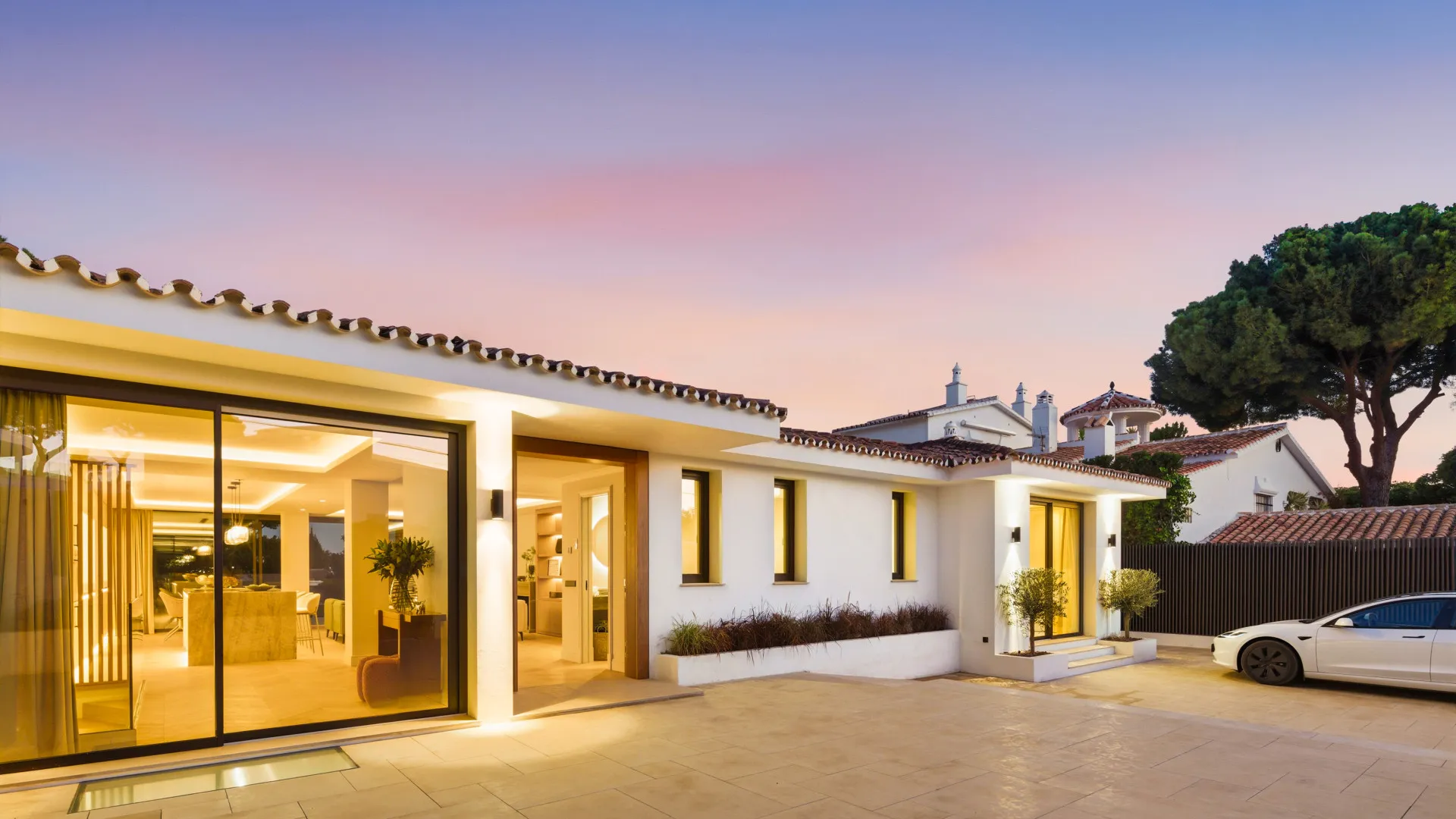 Villa a la venta con 4 dormitorios en Cumbres de Elviria