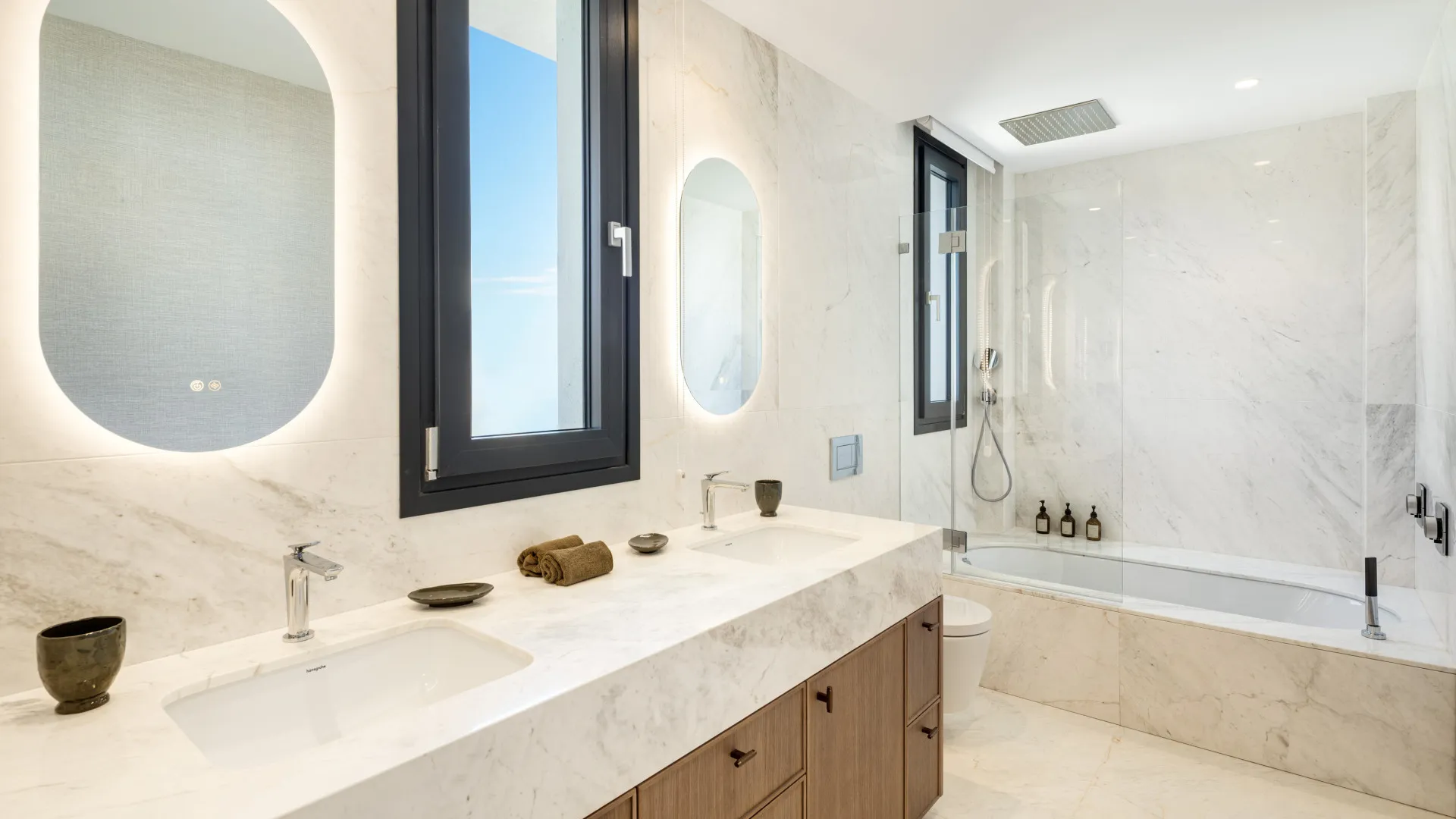 Villa a la venta con 4 dormitorios en Cumbres de Elviria