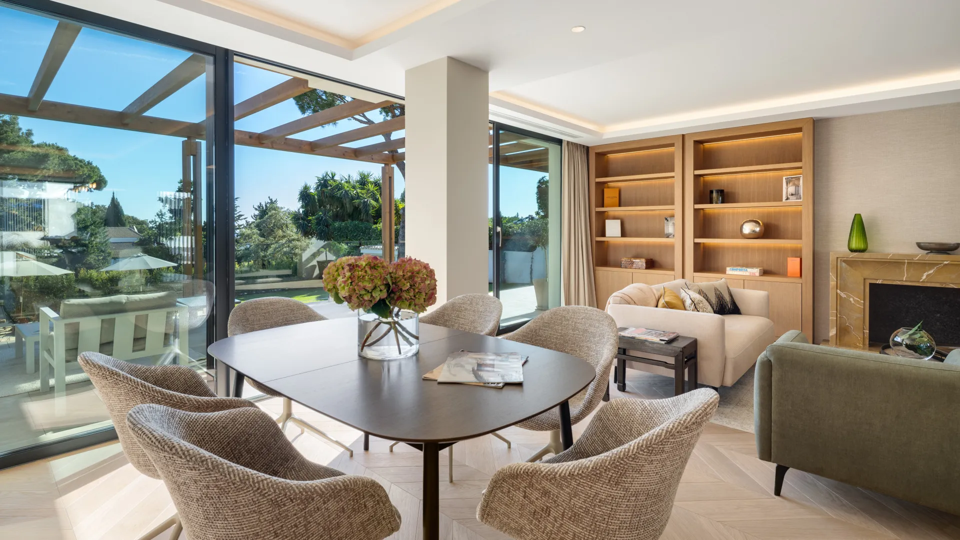 Villa a la venta con 4 dormitorios en Cumbres de Elviria