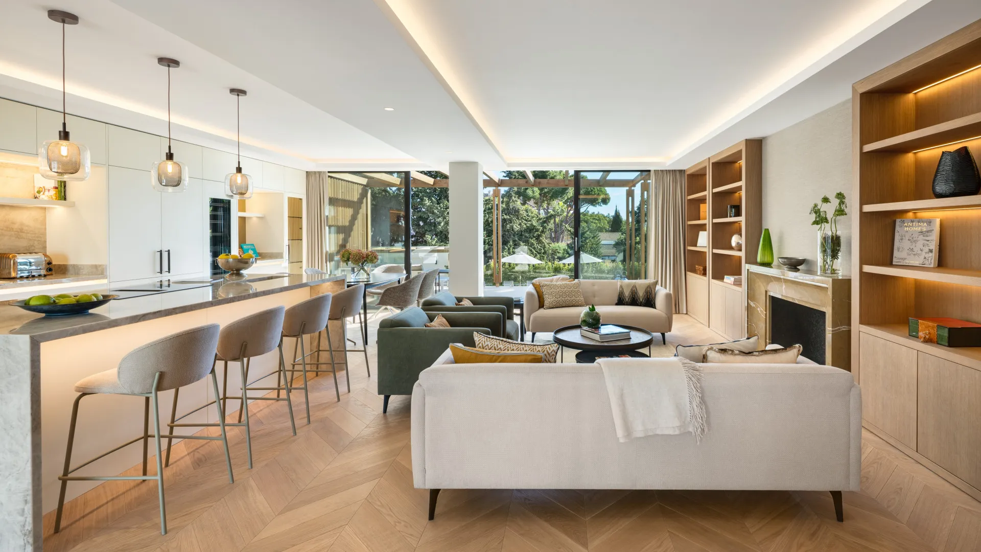 Villa a la venta con 4 dormitorios en Cumbres de Elviria