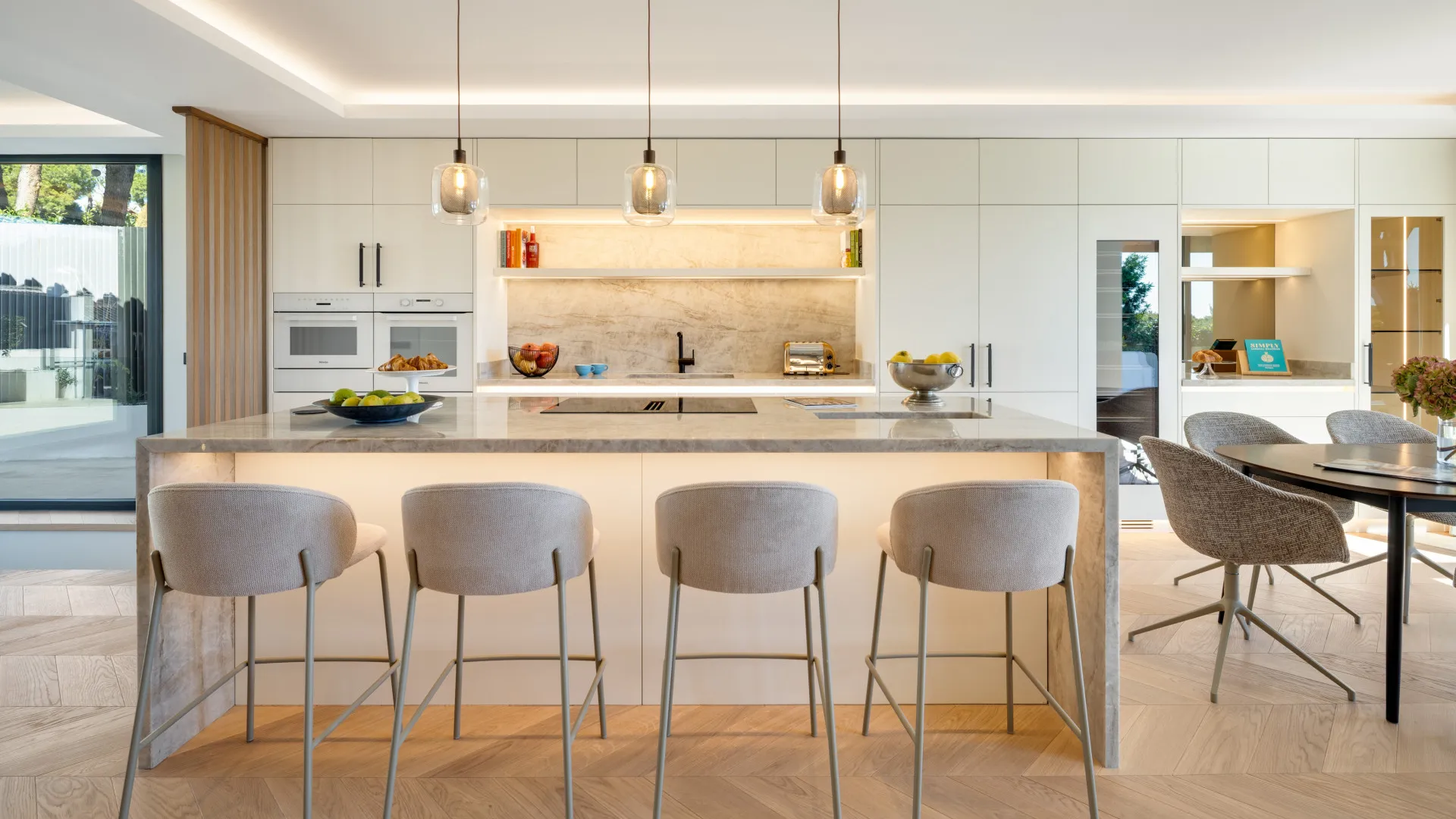 Villa a la venta con 4 dormitorios en Cumbres de Elviria