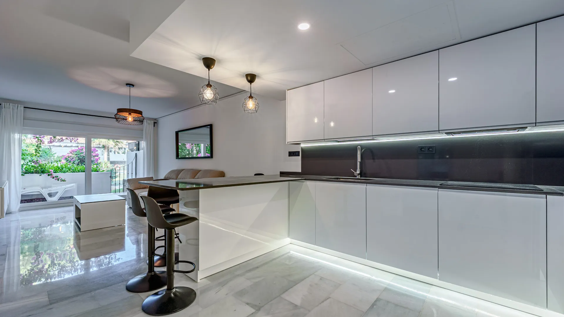 3 bedrooms Sierra Blanca ground floor apartment for sale